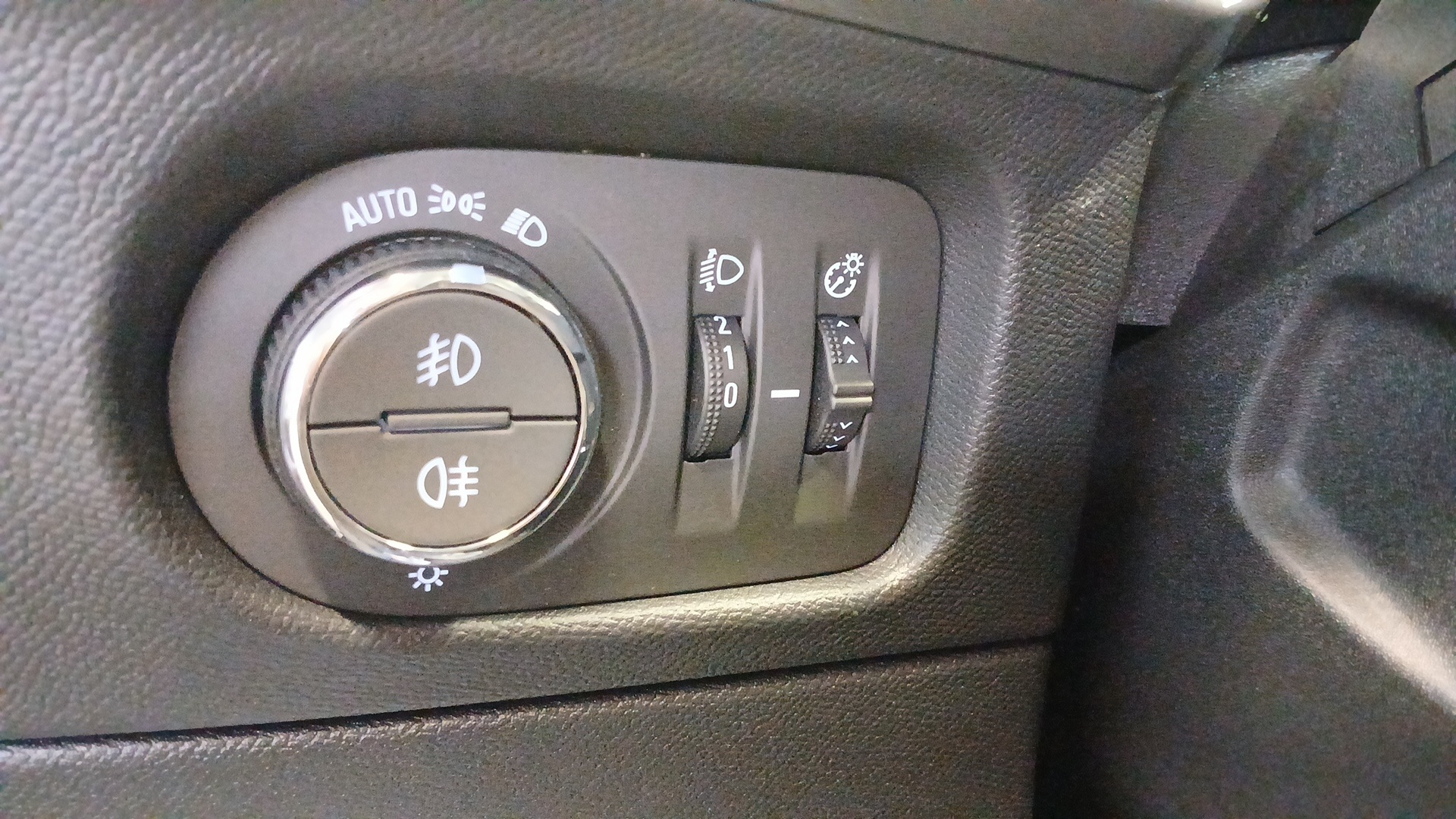 Photo 8 du véhicule OPEL MOKKA