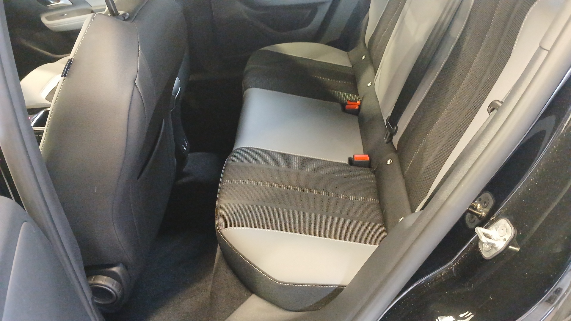 Photo 21 du véhicule OPEL MOKKA