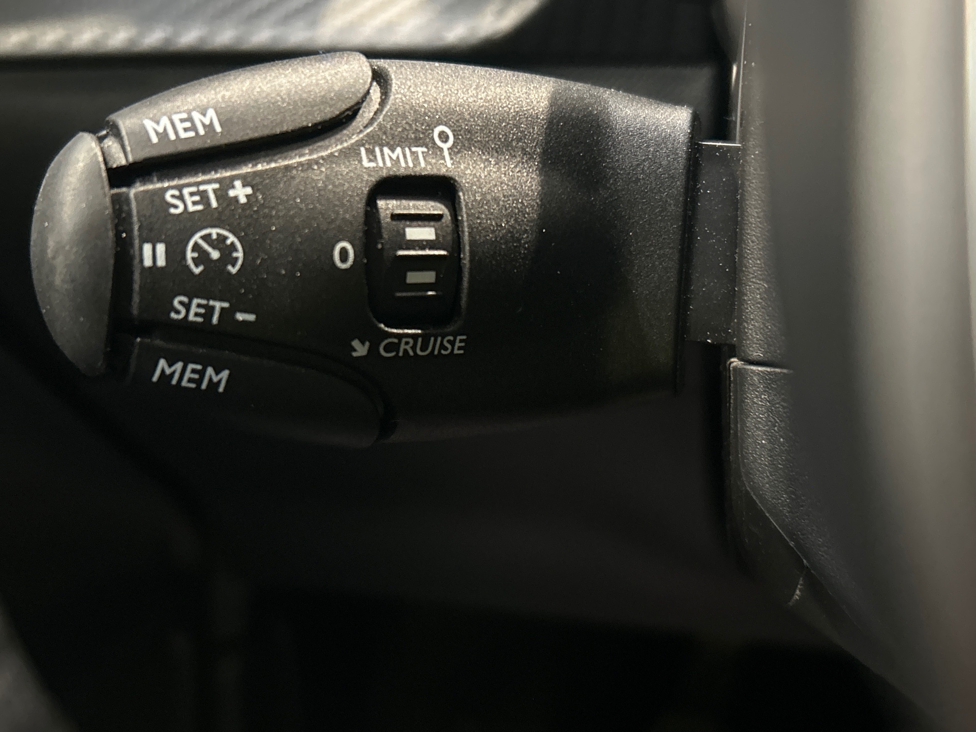 Photo 28 du véhicule PEUGEOT 208