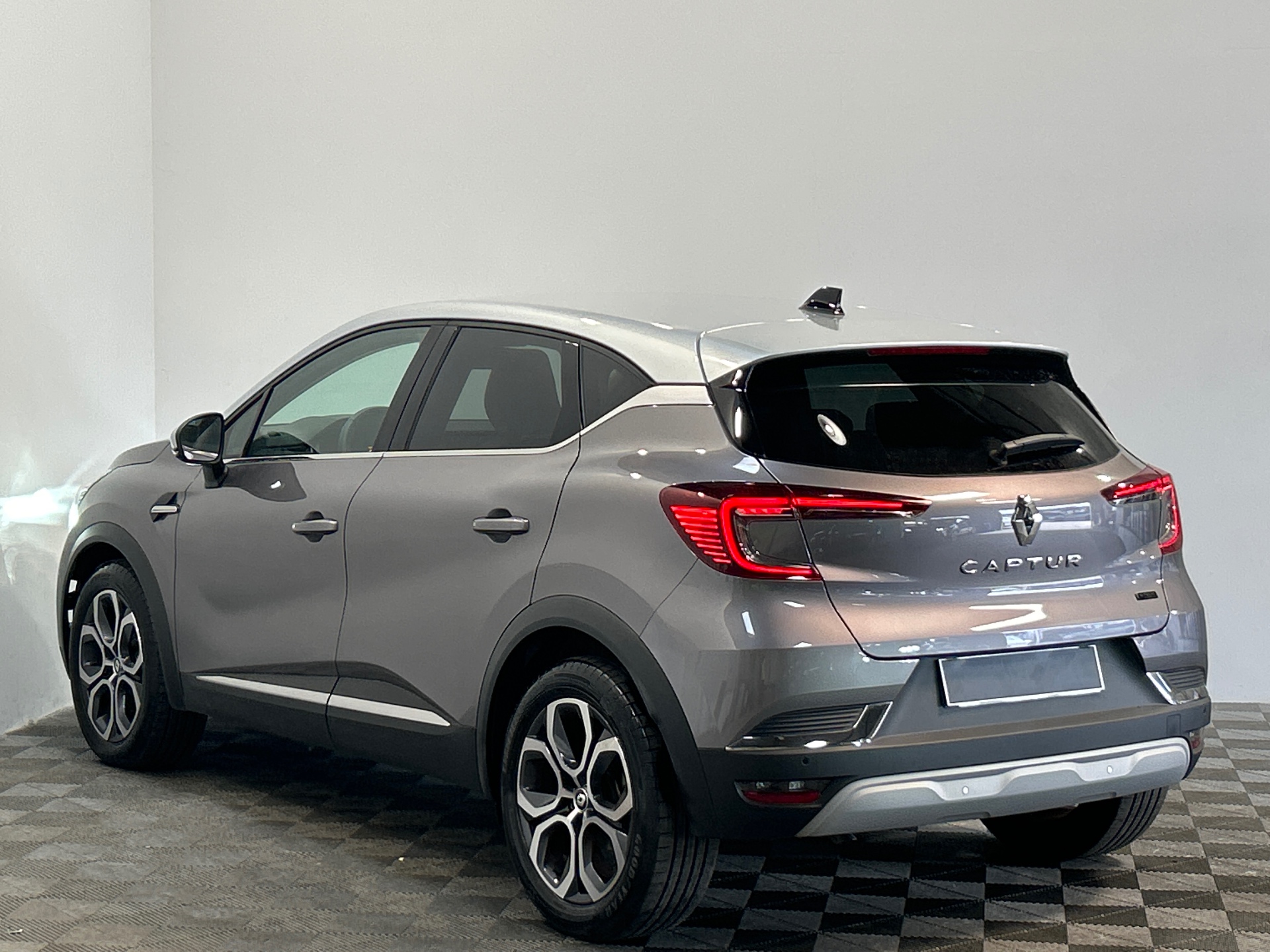 Photo 4 du véhicule RENAULT CAPTUR
