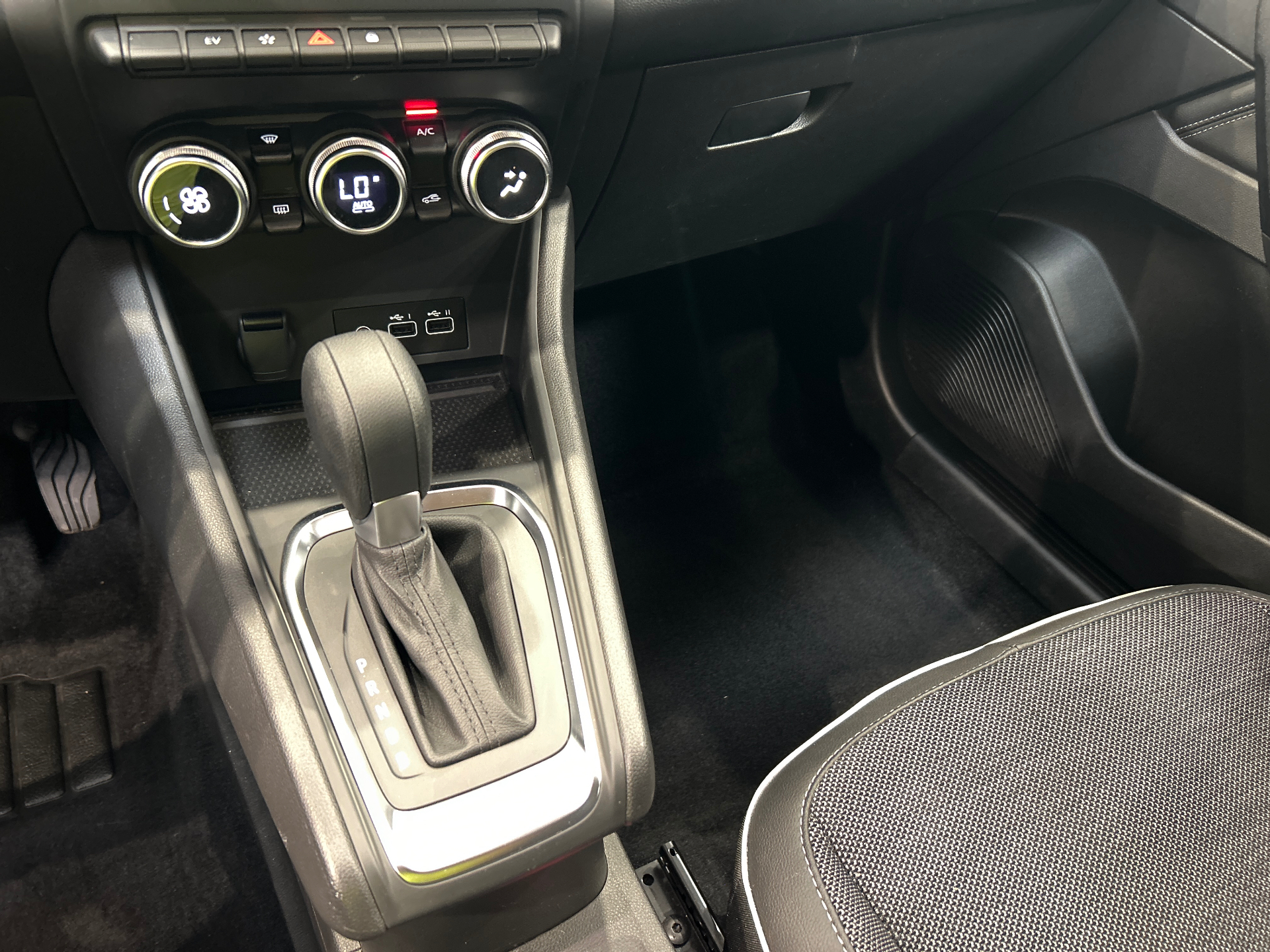 Photo 18 du véhicule RENAULT CAPTUR