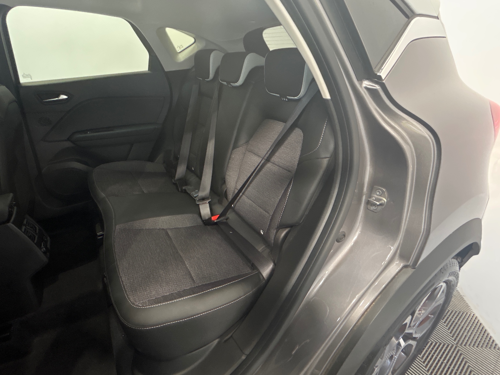 Photo 10 du véhicule RENAULT CAPTUR