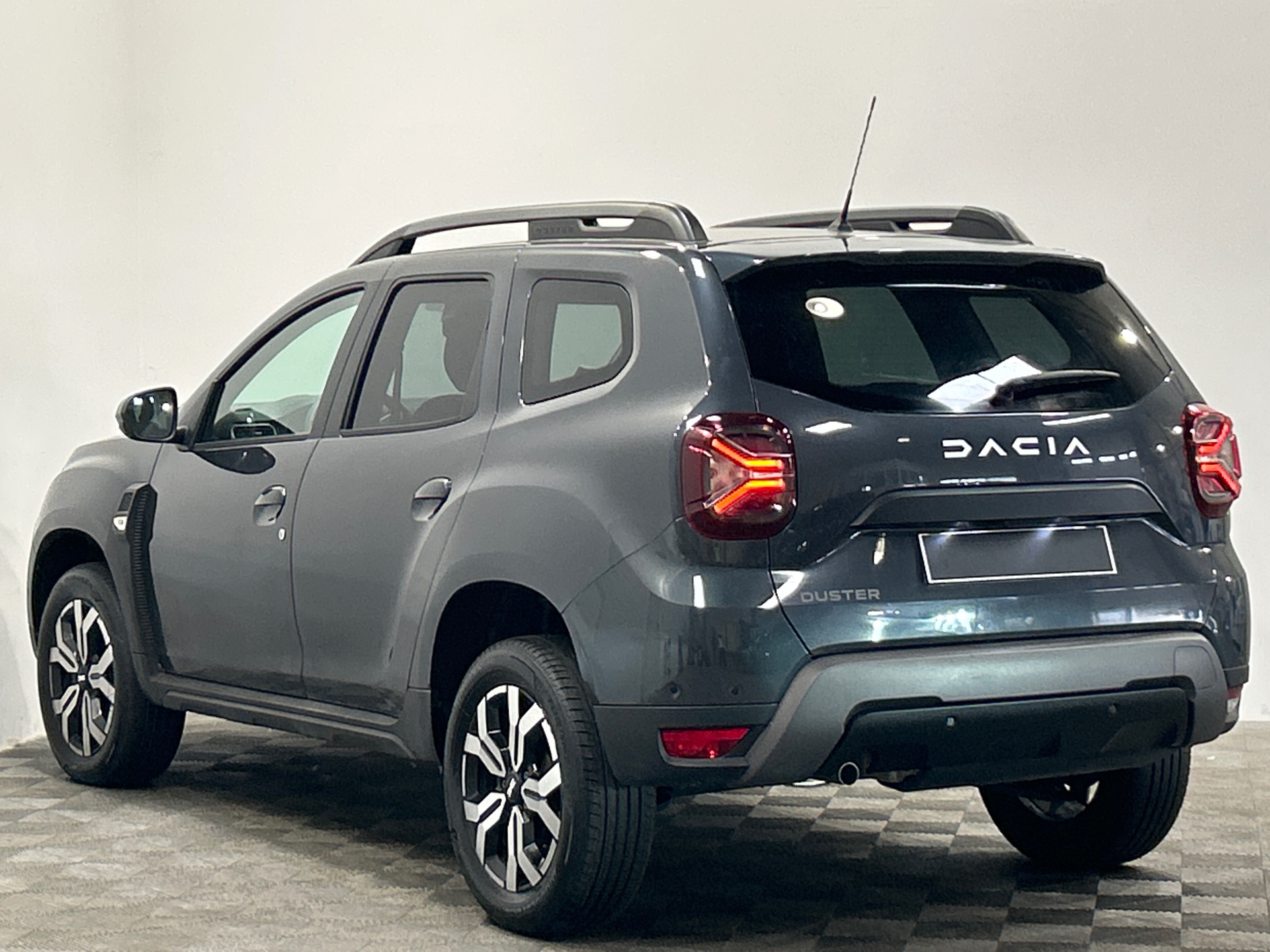 Photo 4 du véhicule DACIA DUSTER