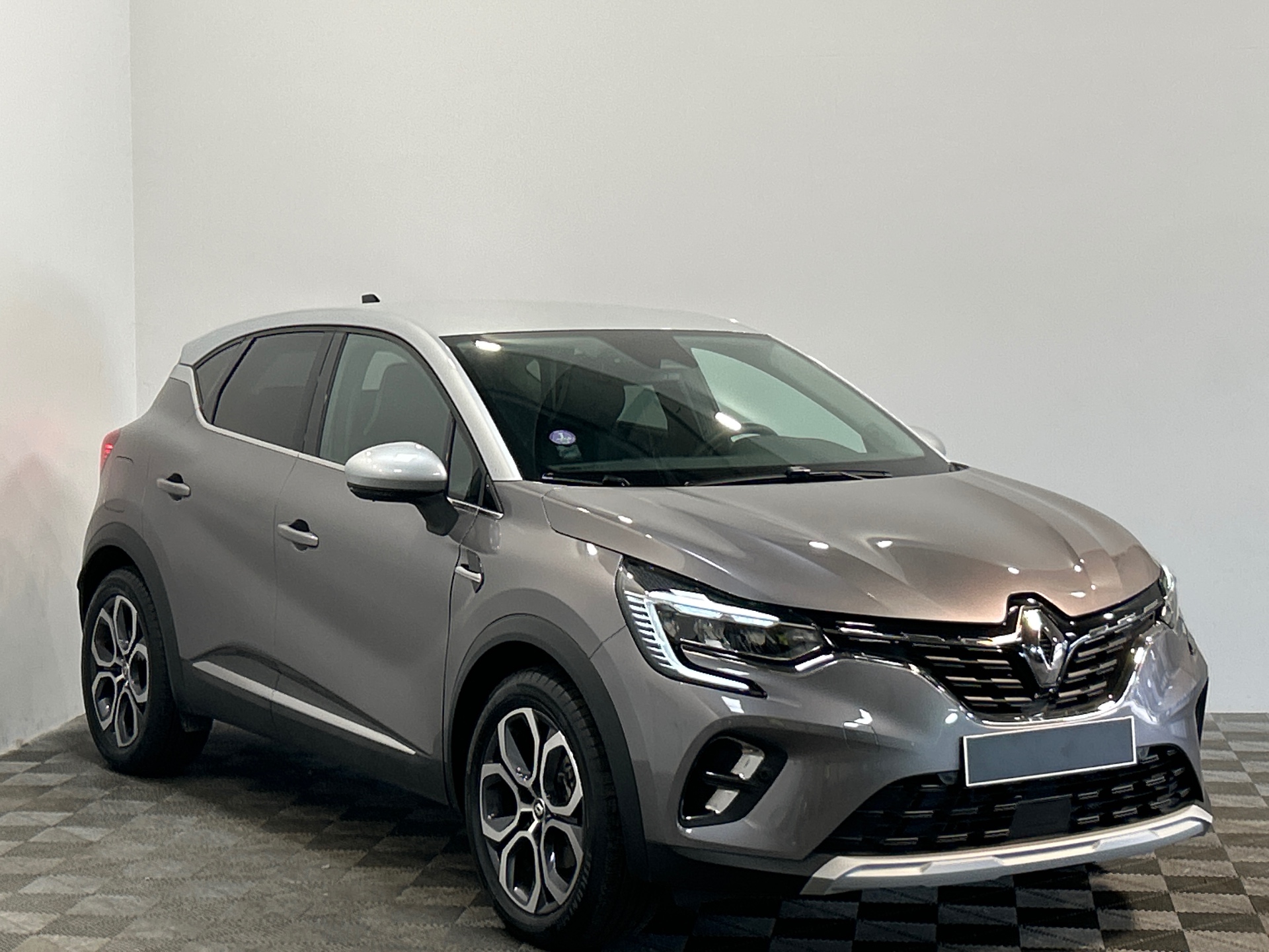 Photo 2 du véhicule RENAULT CAPTUR
