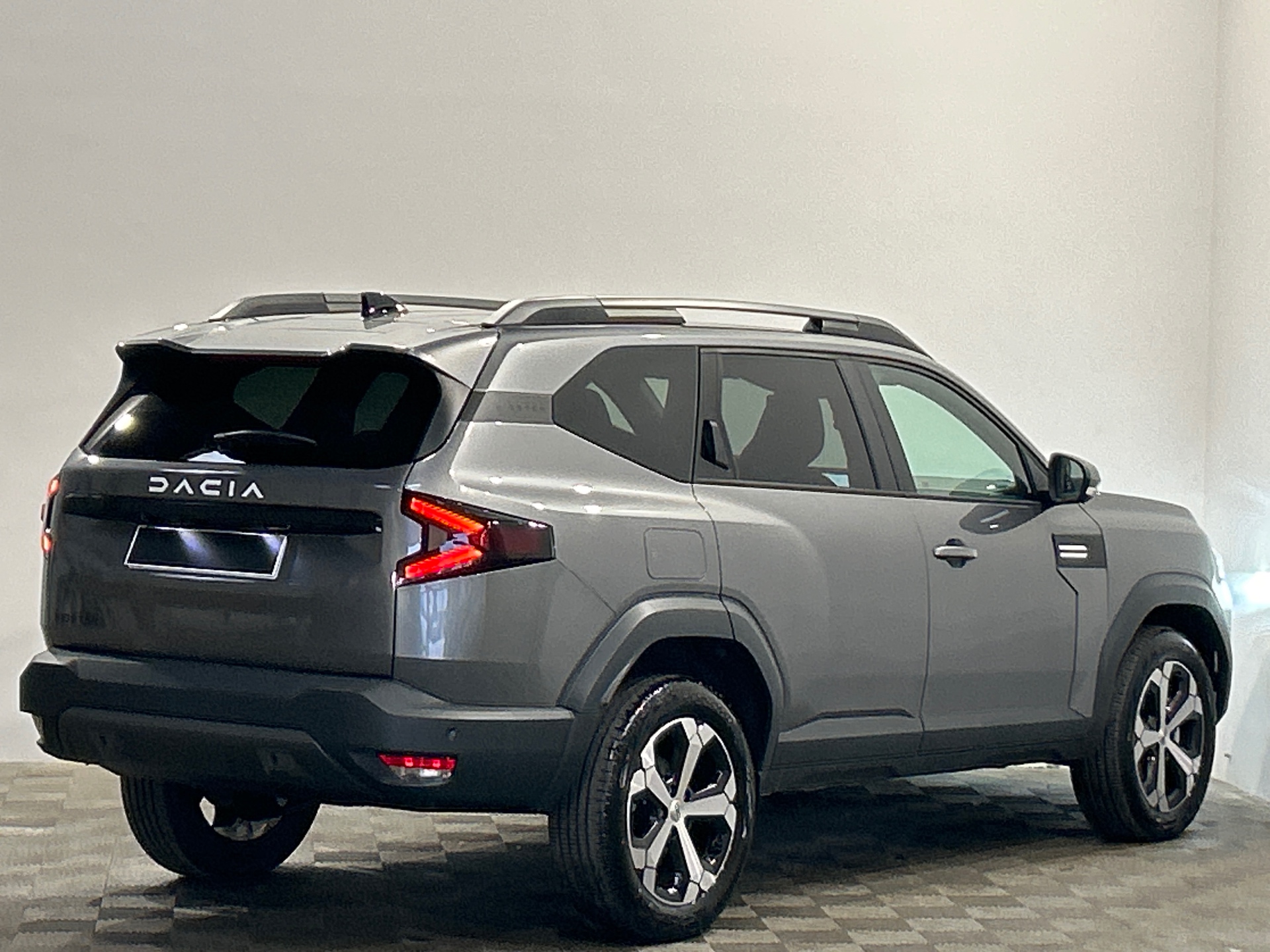 Photo 3 du véhicule DACIA BIGSTER