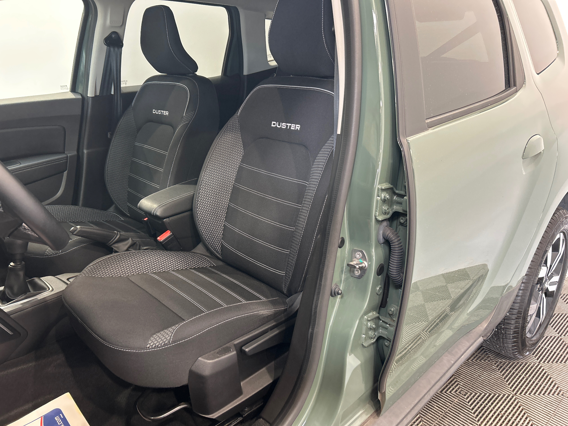 Photo 9 du véhicule DACIA DUSTER