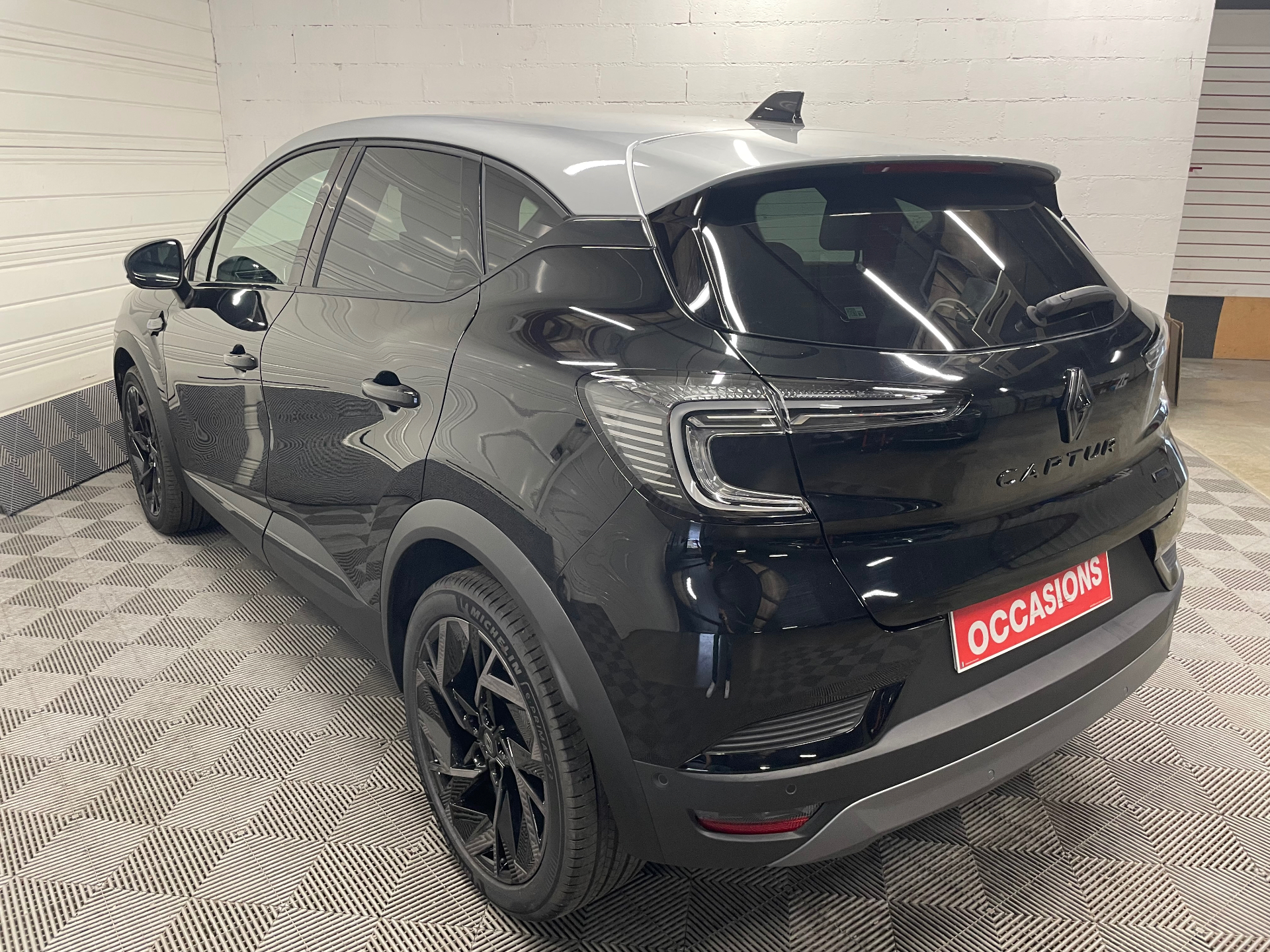 Photo 6 du véhicule RENAULT CAPTUR