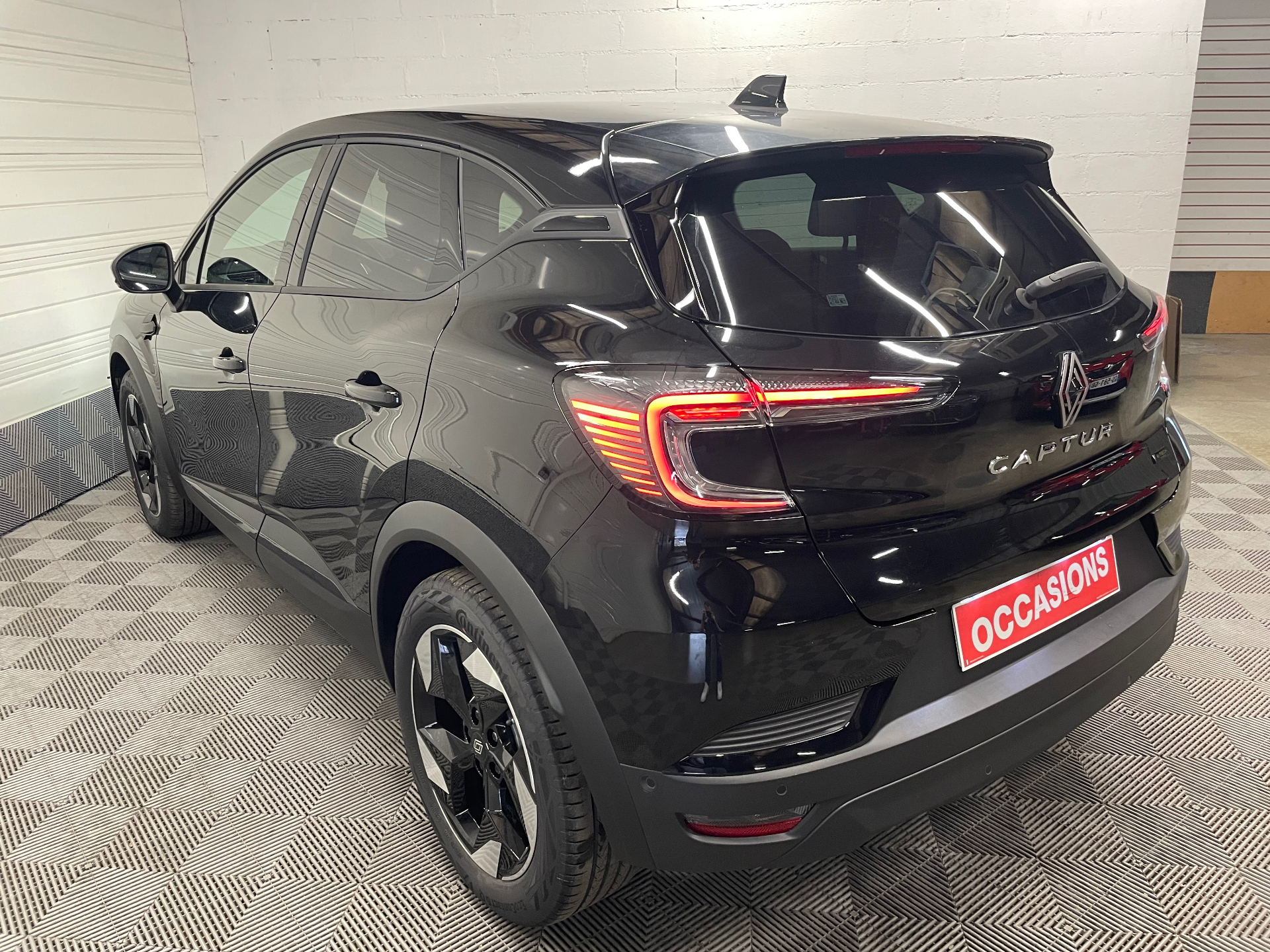 Photo 6 du véhicule RENAULT CAPTUR
