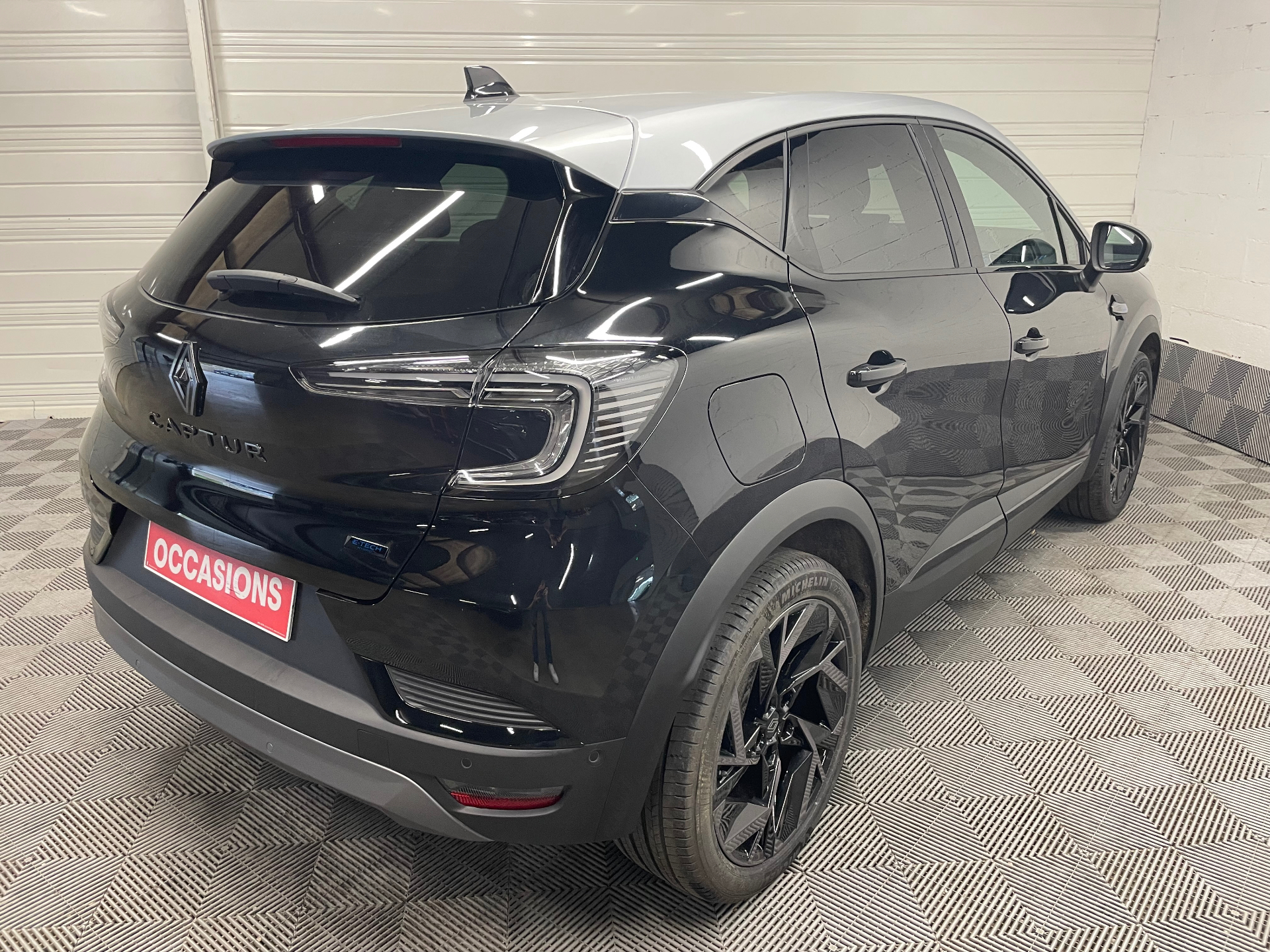 Photo 4 du véhicule RENAULT CAPTUR