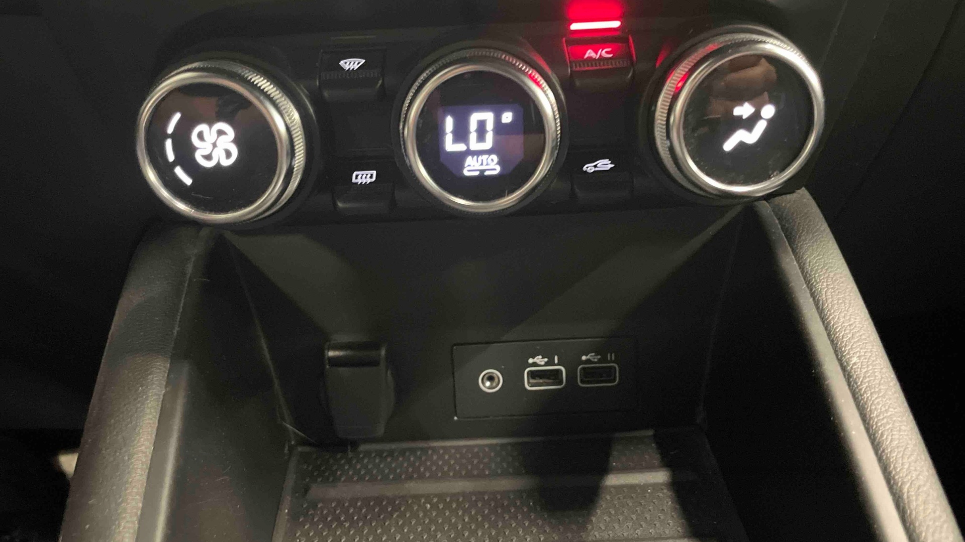Photo 19 du véhicule RENAULT CAPTUR