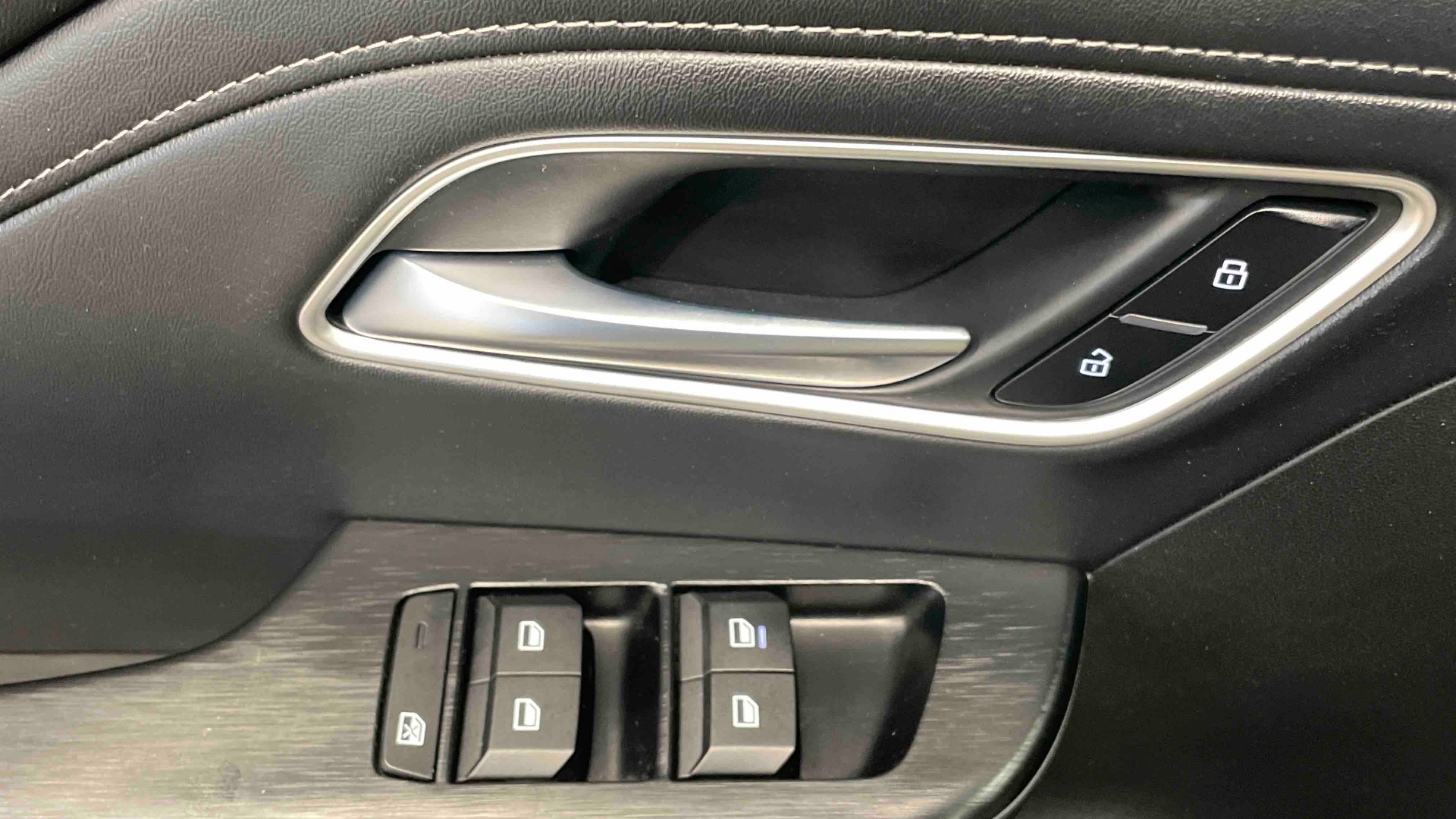Photo 19 du véhicule MG ZS