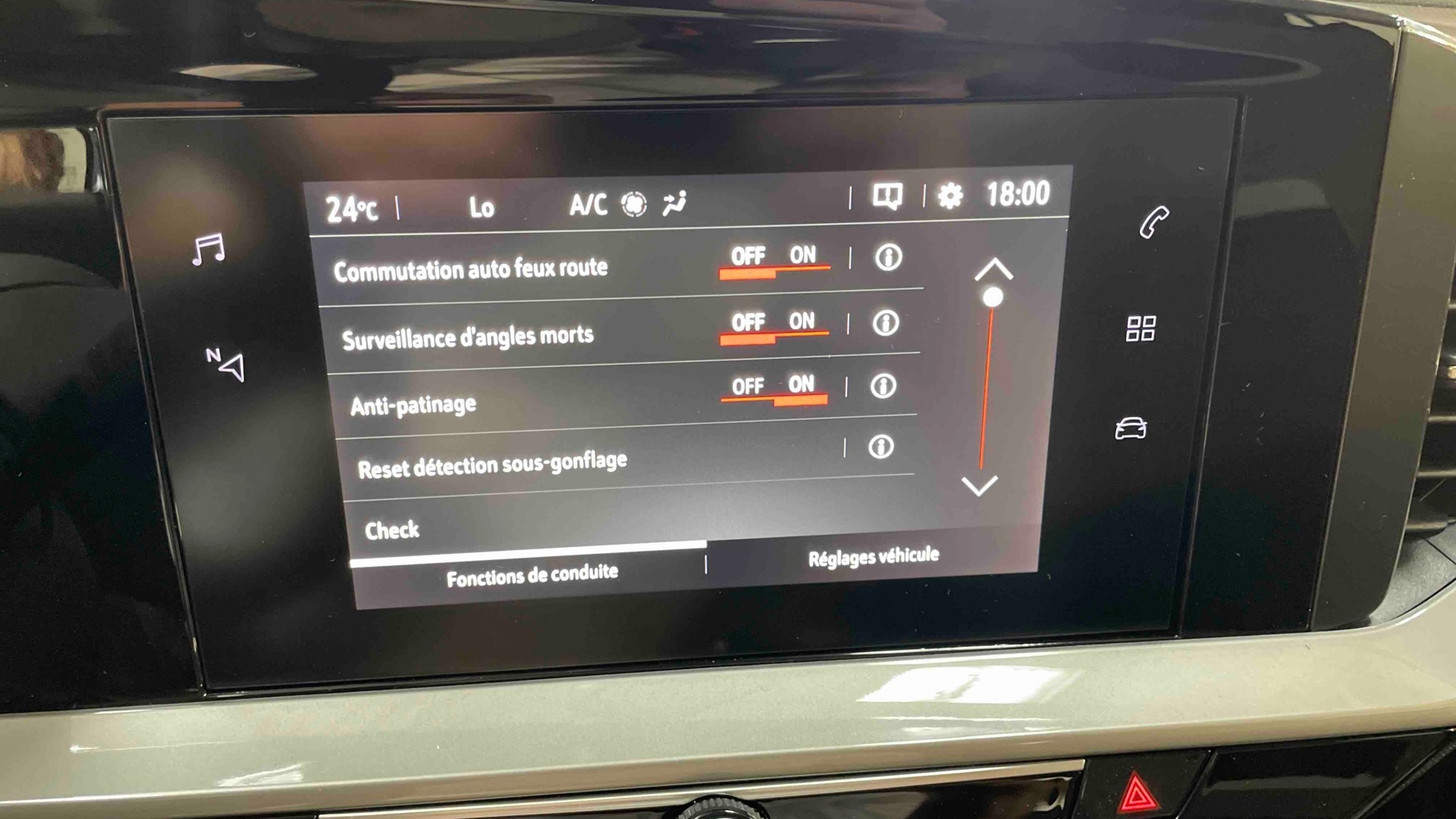 Photo 16 du véhicule OPEL MOKKA