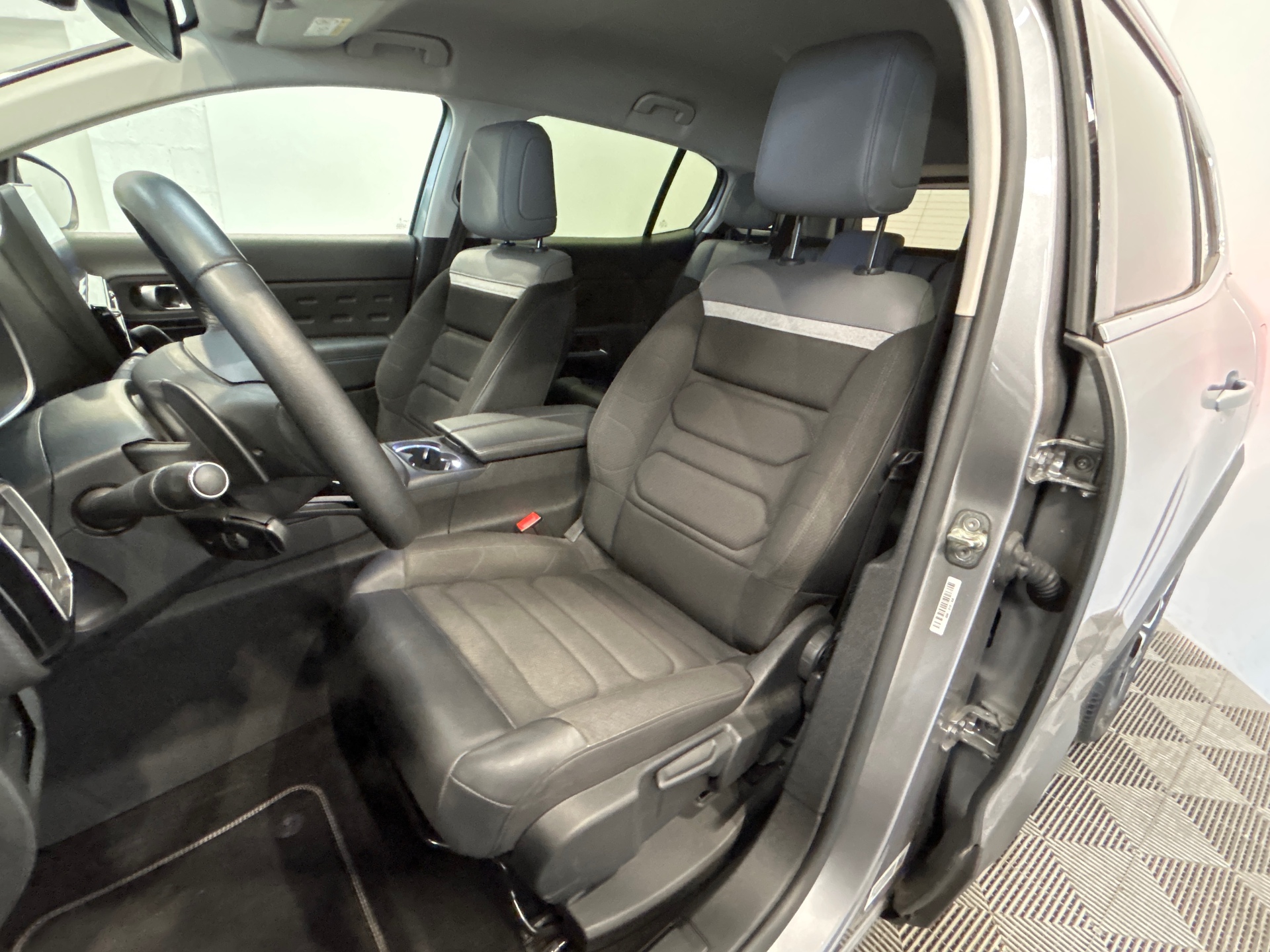 Photo 9 du véhicule CITROEN C5 AIRCROSS