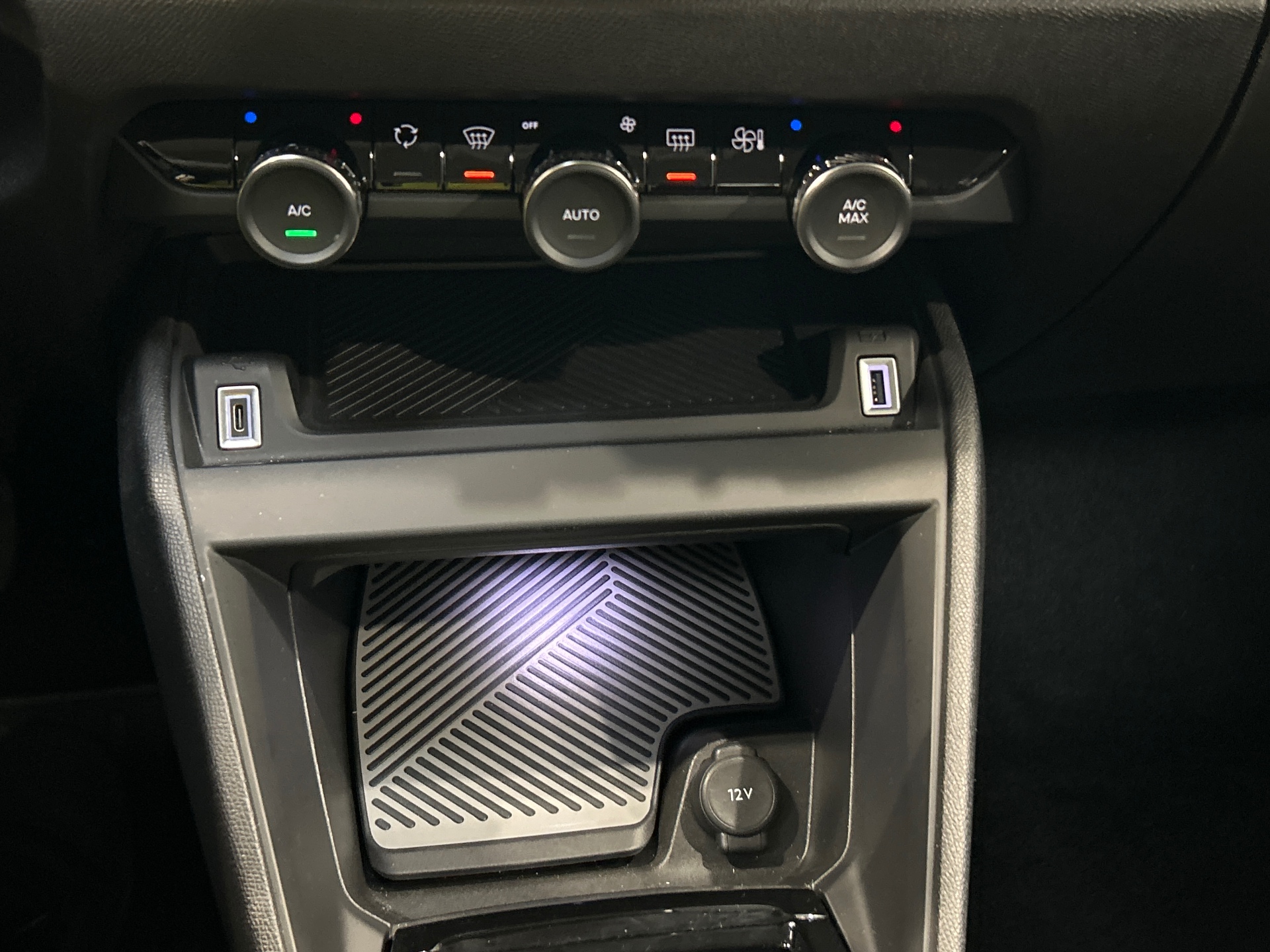 Photo 17 du véhicule CITROEN C4