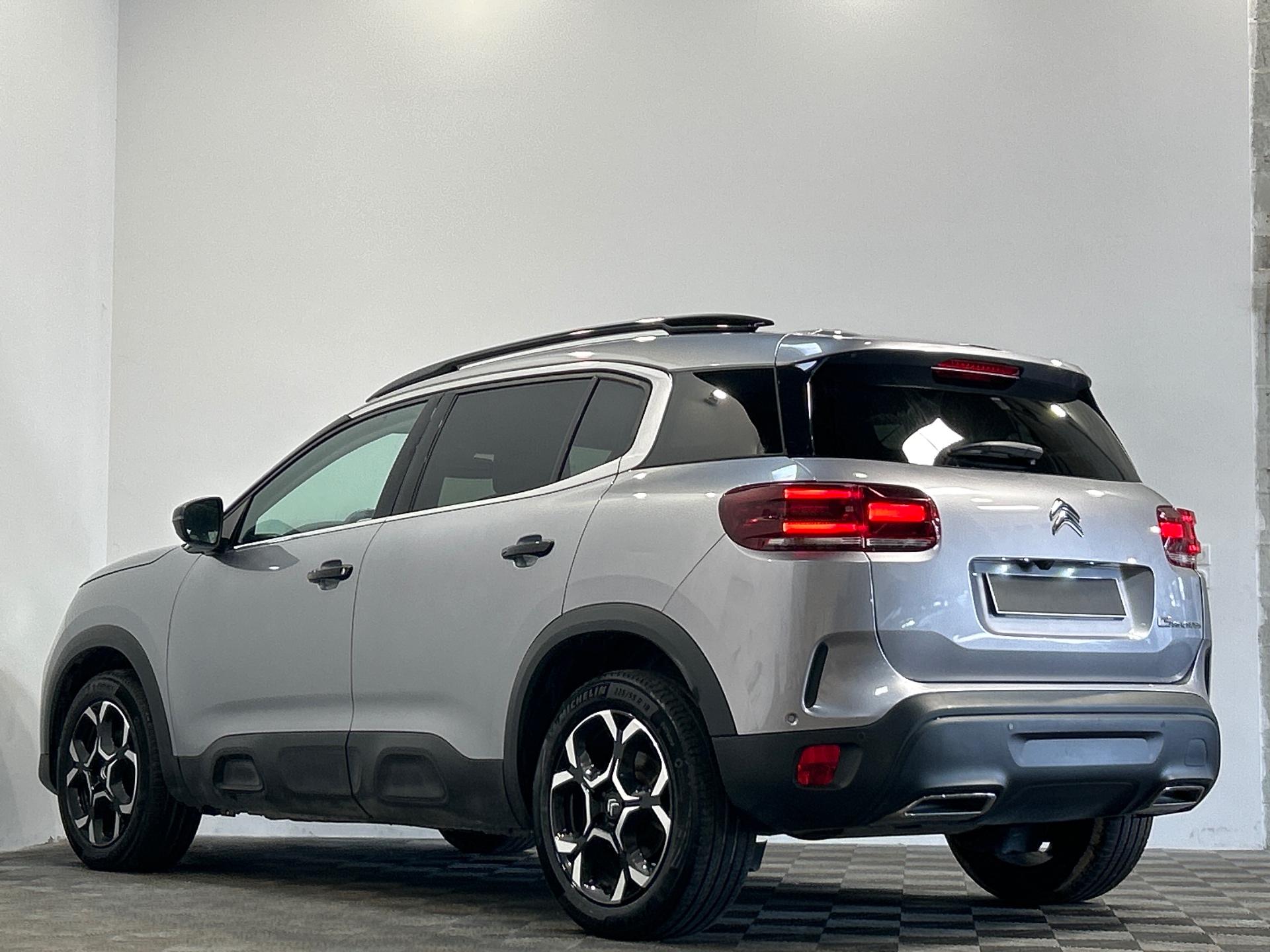 Photo 4 du véhicule CITROEN C5 AIRCROSS