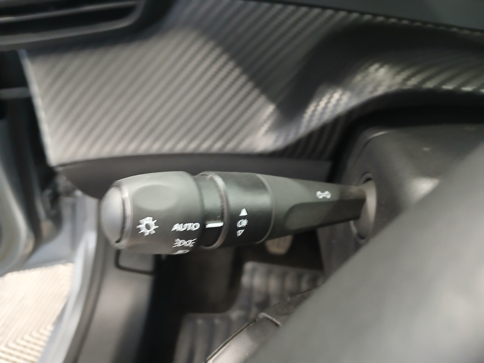Photo 16 du véhicule PEUGEOT 208