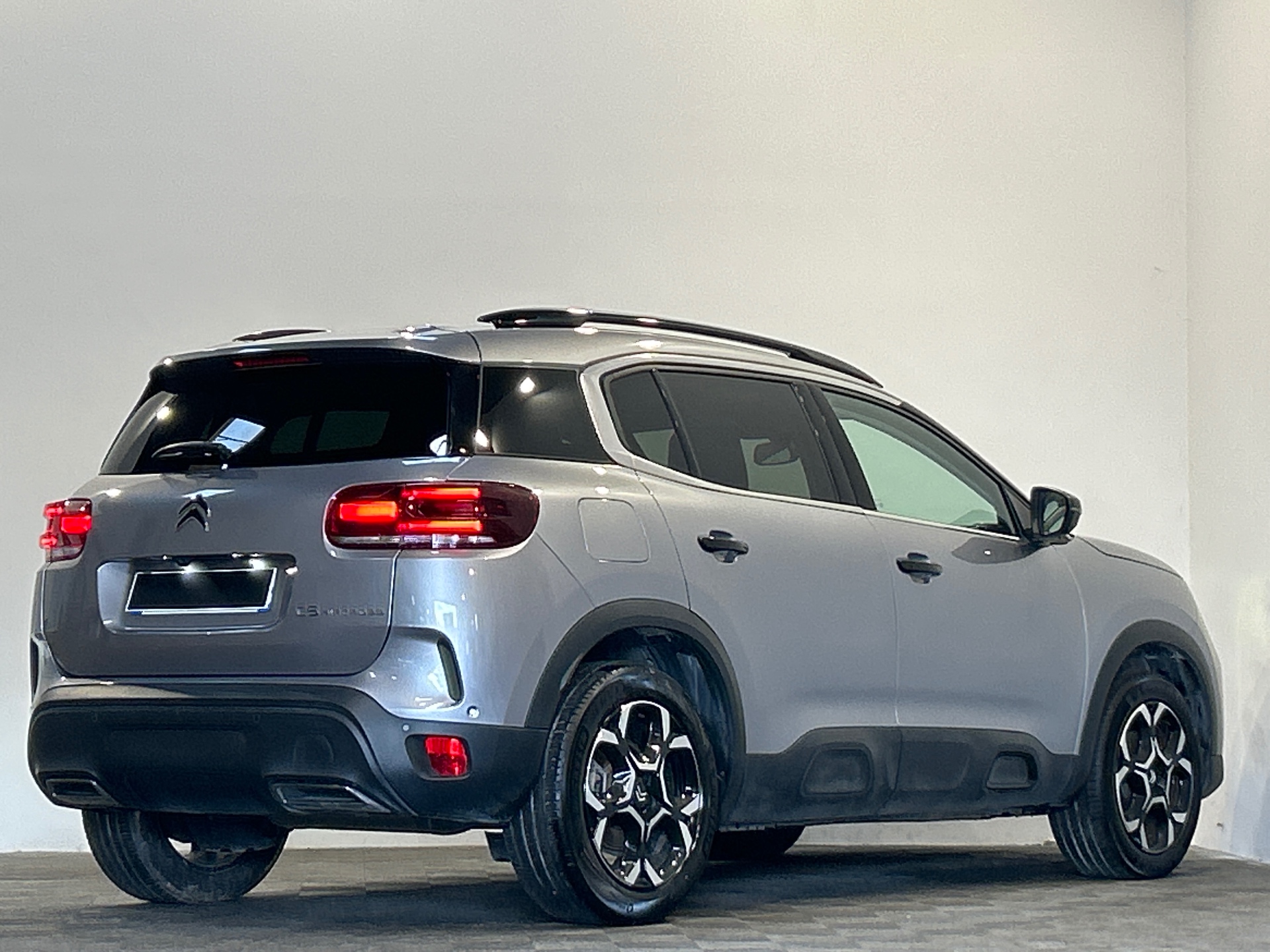 Photo 3 du véhicule CITROEN C5 AIRCROSS