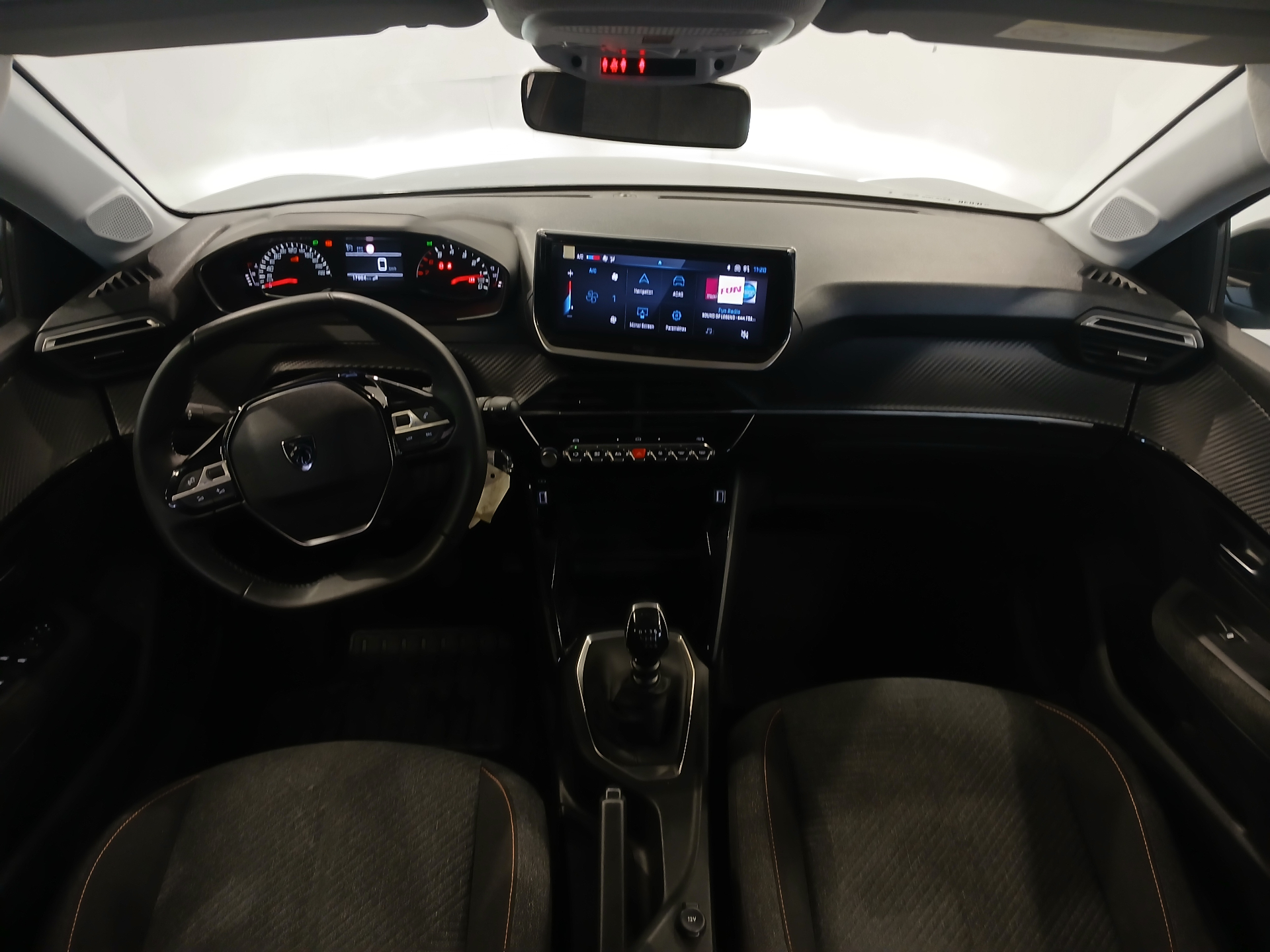 Photo 27 du véhicule PEUGEOT 208
