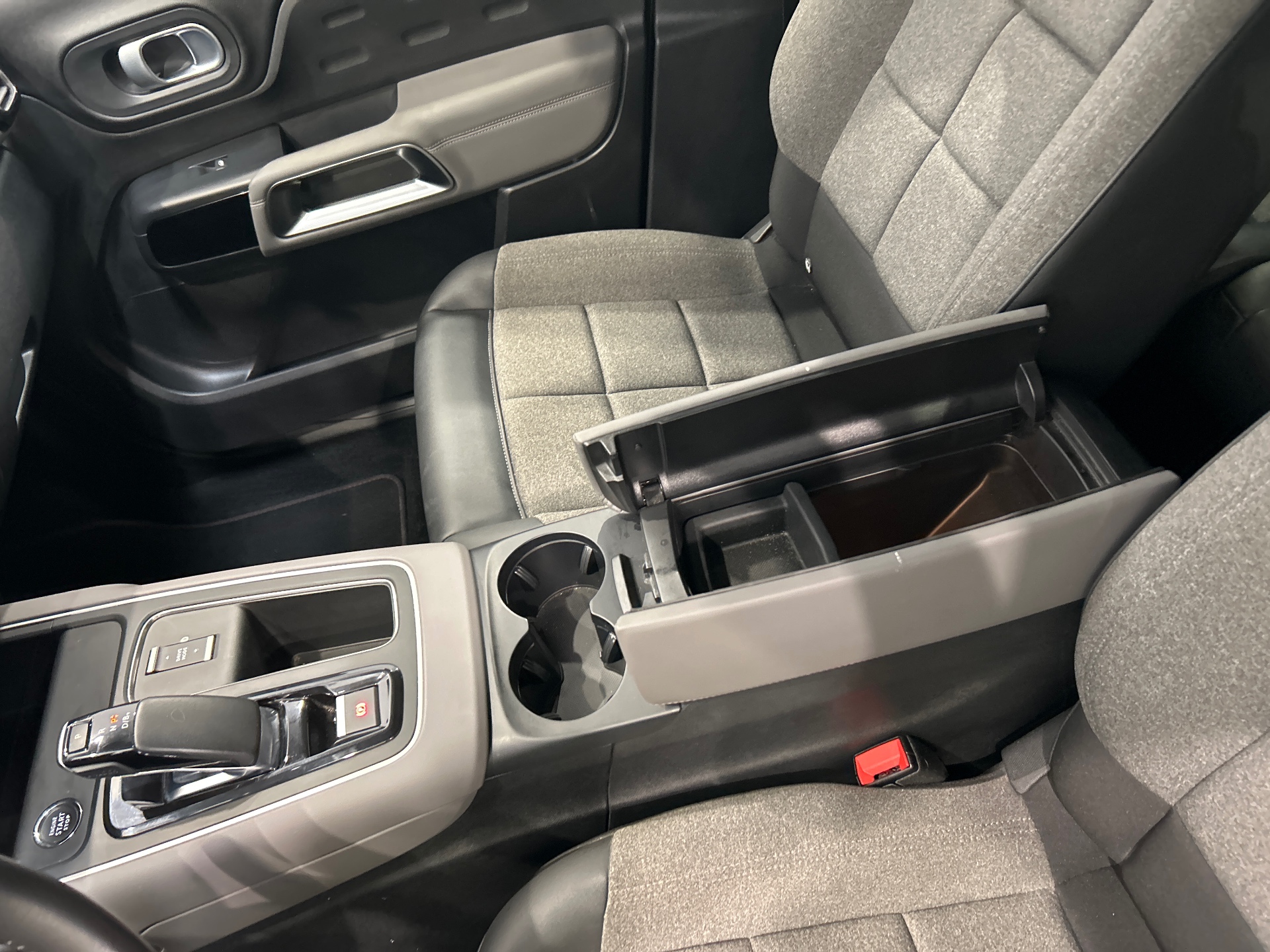 Photo 19 du véhicule CITROEN C5 AIRCROSS