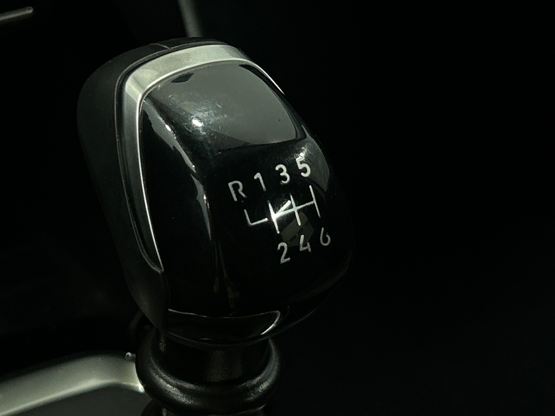 Photo 18 du véhicule PEUGEOT 208