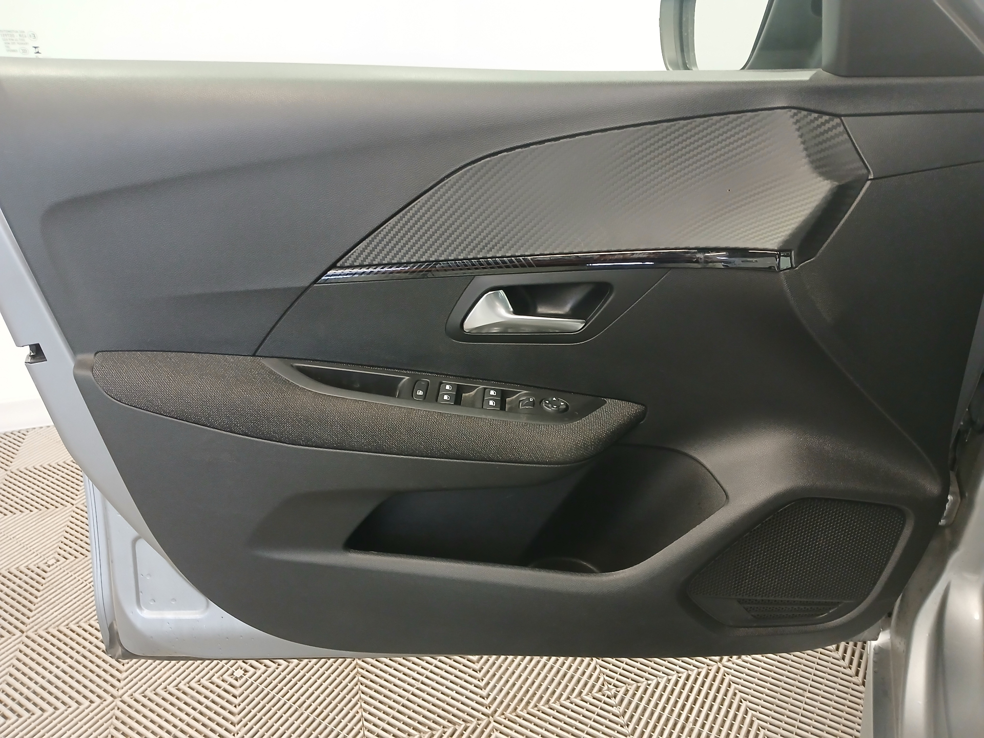 Photo 11 du véhicule PEUGEOT 208