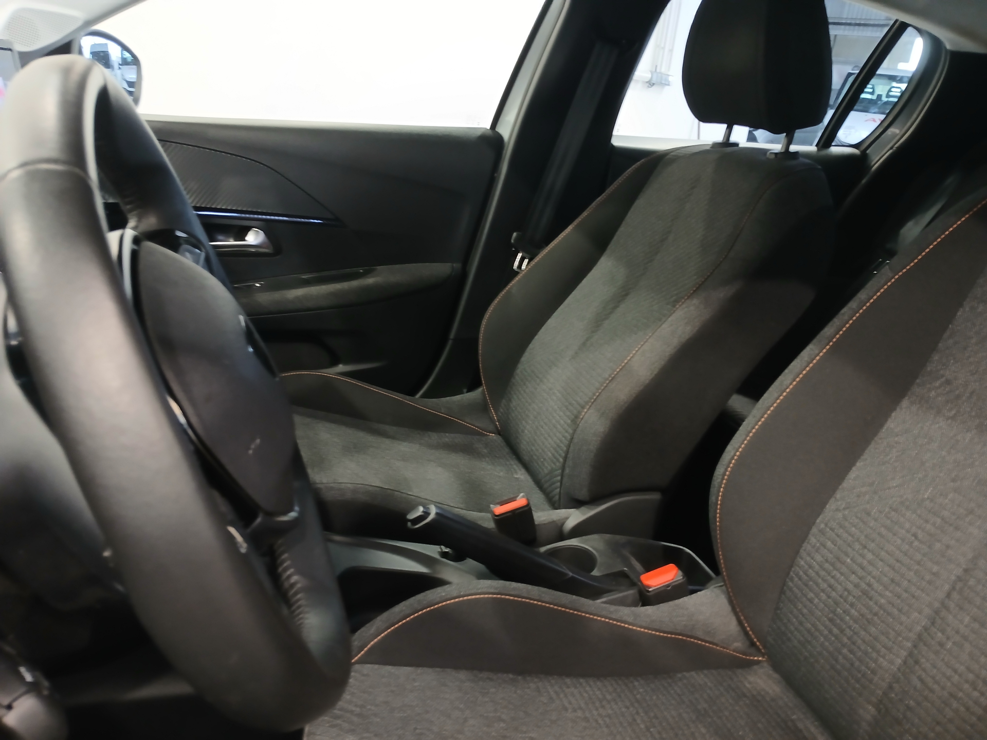 Photo 25 du véhicule PEUGEOT 208