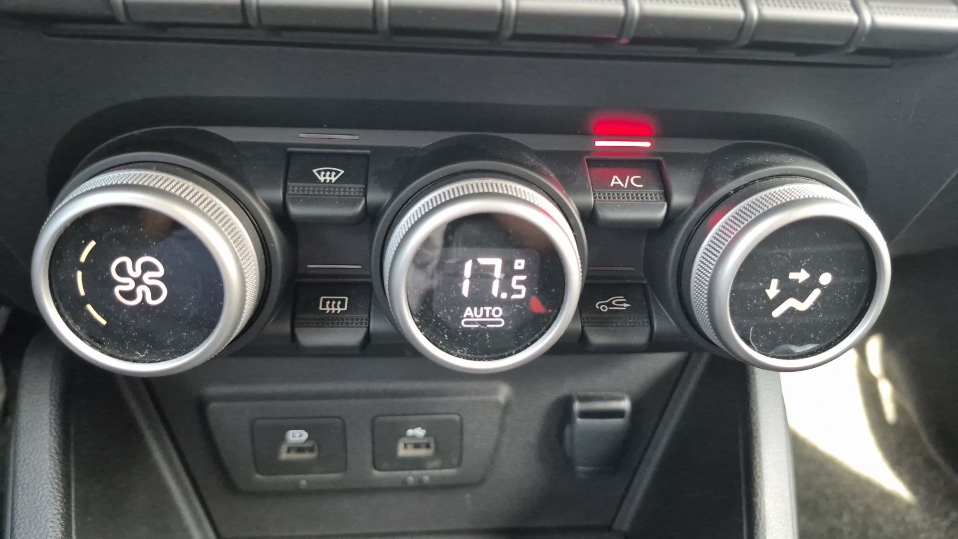 Photo 12 du véhicule DACIA DUSTER