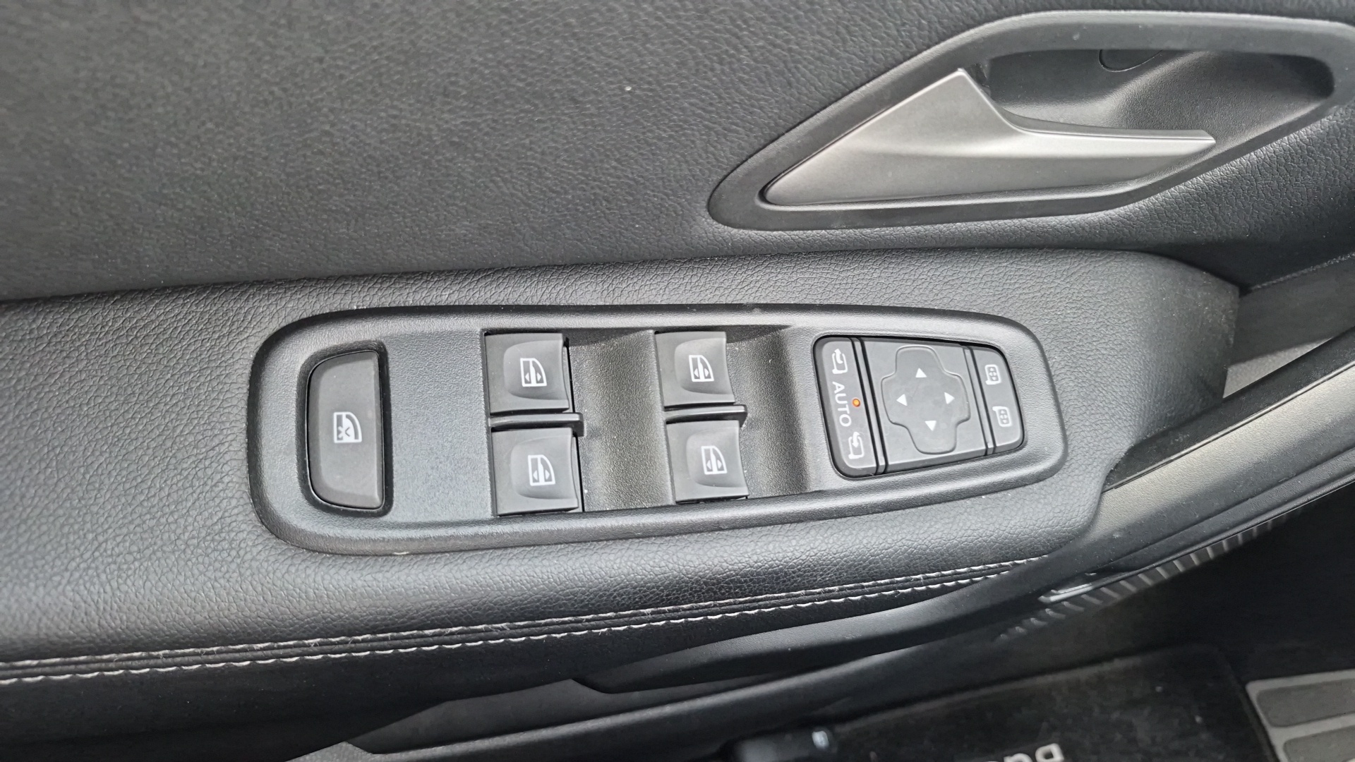 Photo 19 du véhicule DACIA DUSTER