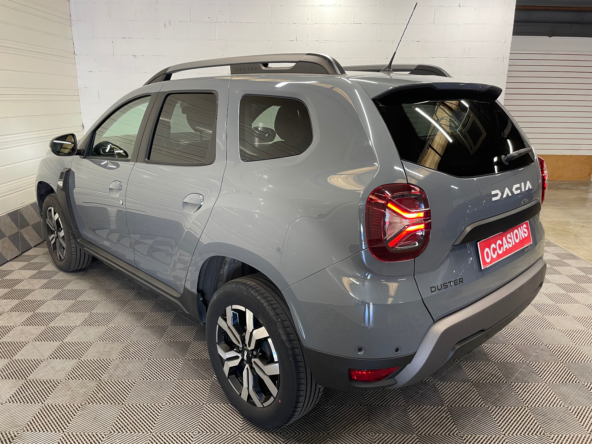 Photo 6 du véhicule DACIA DUSTER