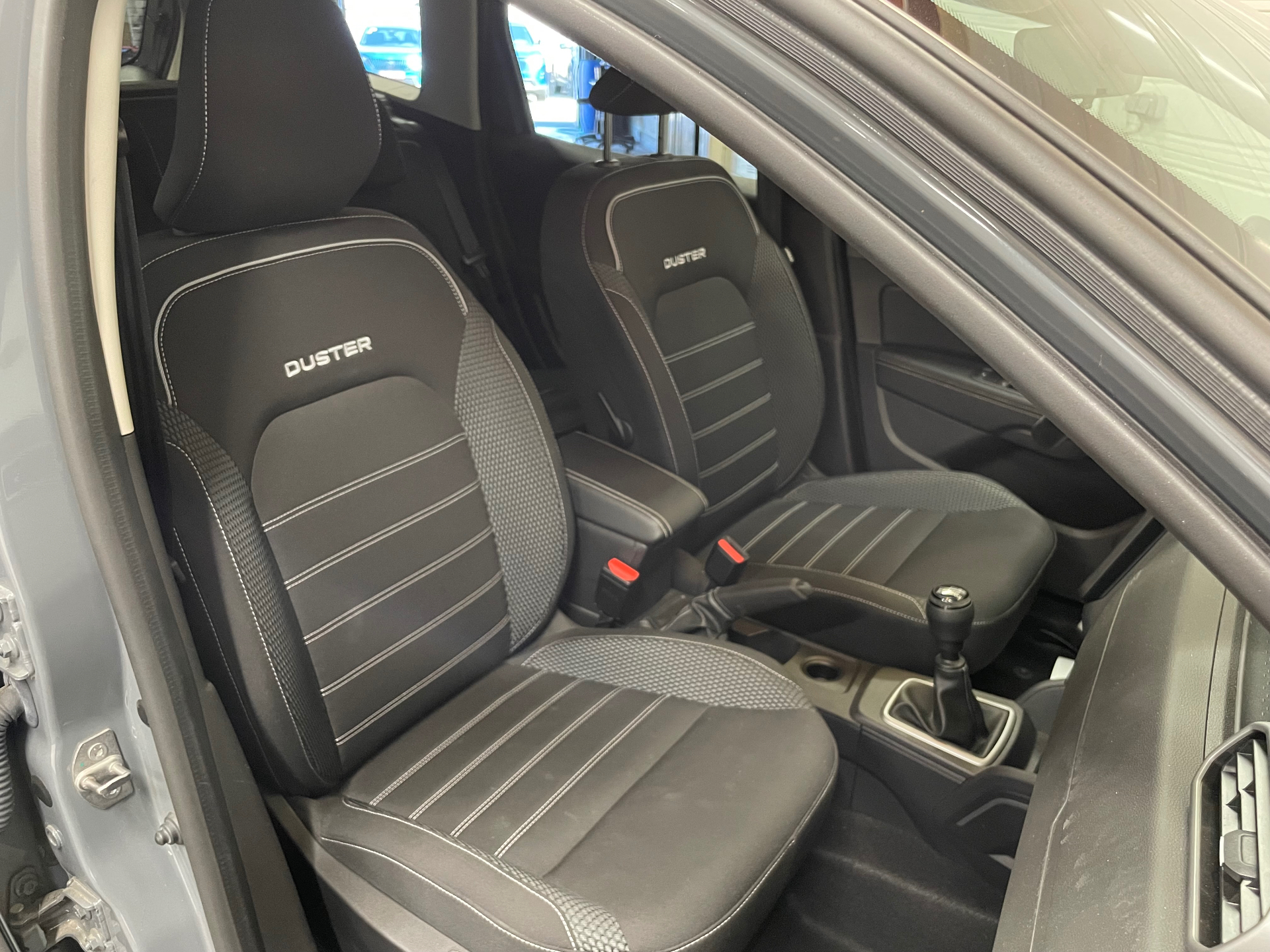 Photo 10 du véhicule DACIA DUSTER