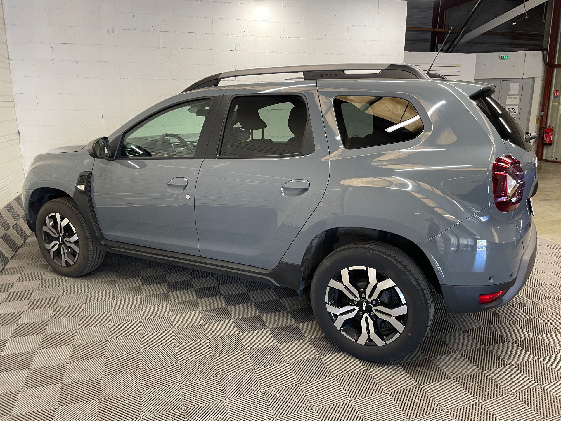 Photo 8 du véhicule DACIA DUSTER