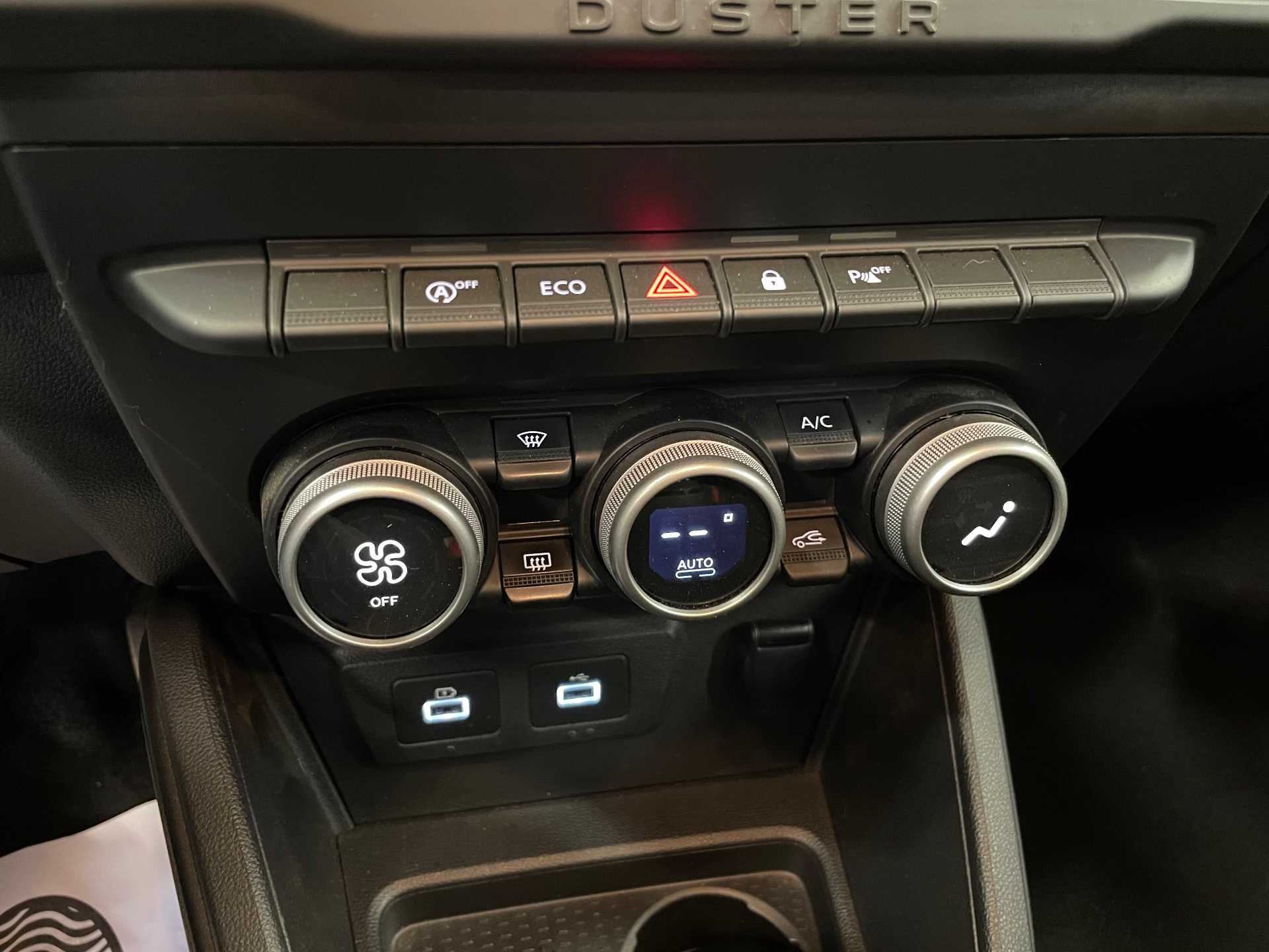 Photo 19 du véhicule DACIA DUSTER