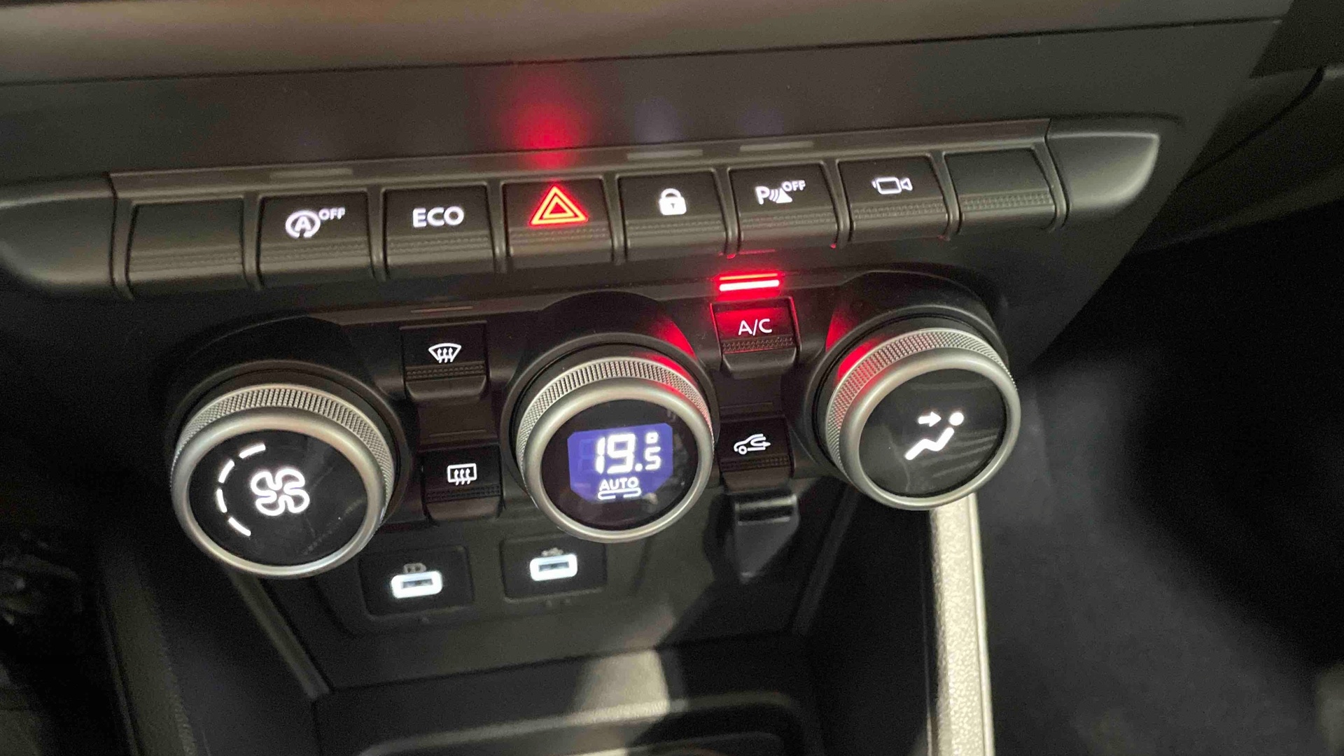 Photo 18 du véhicule DACIA DUSTER
