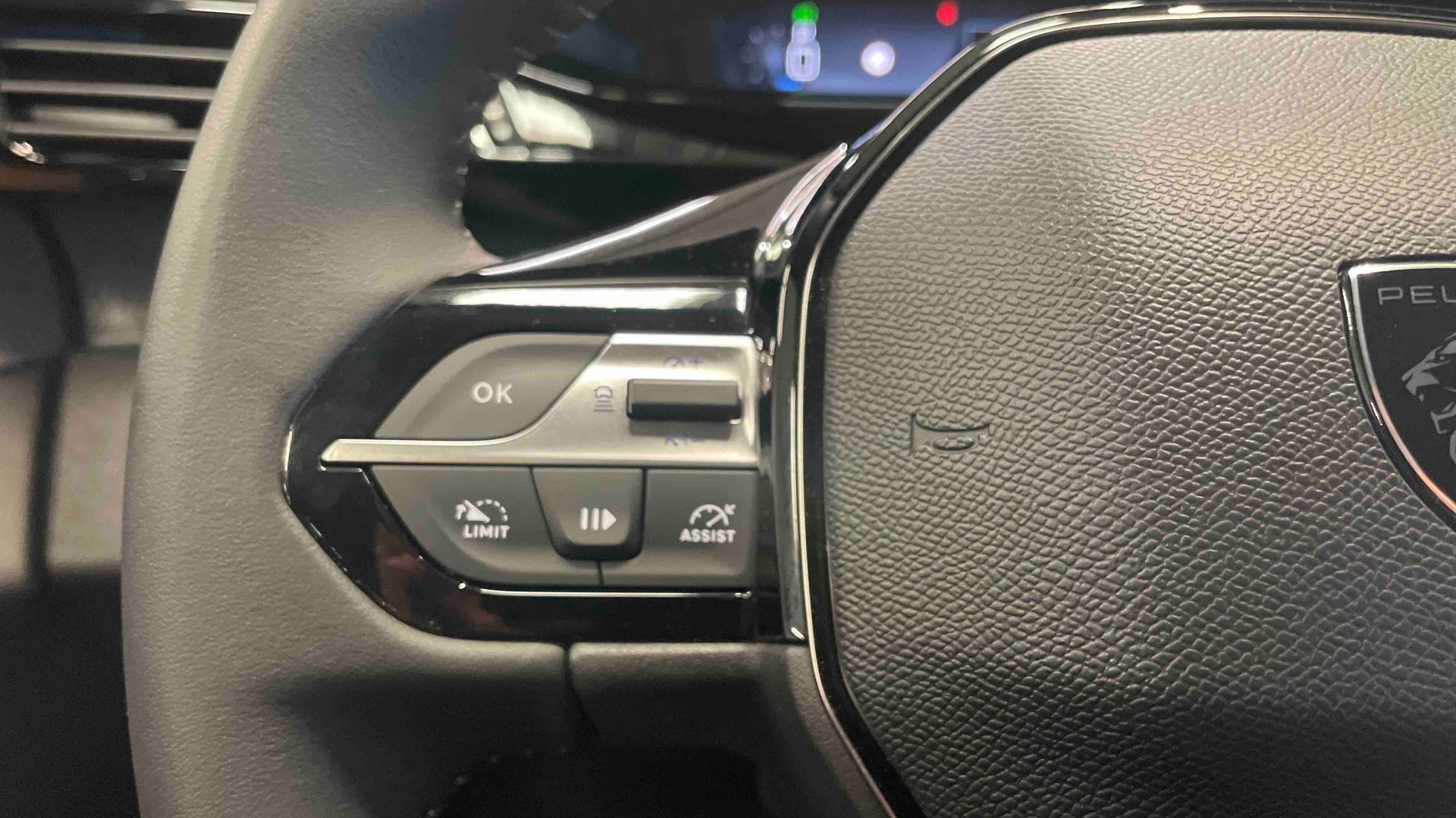Photo 22 du véhicule PEUGEOT 408