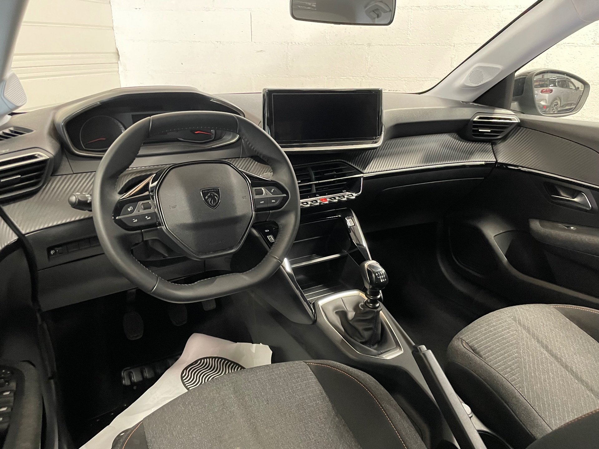 Photo 12 du véhicule PEUGEOT 208