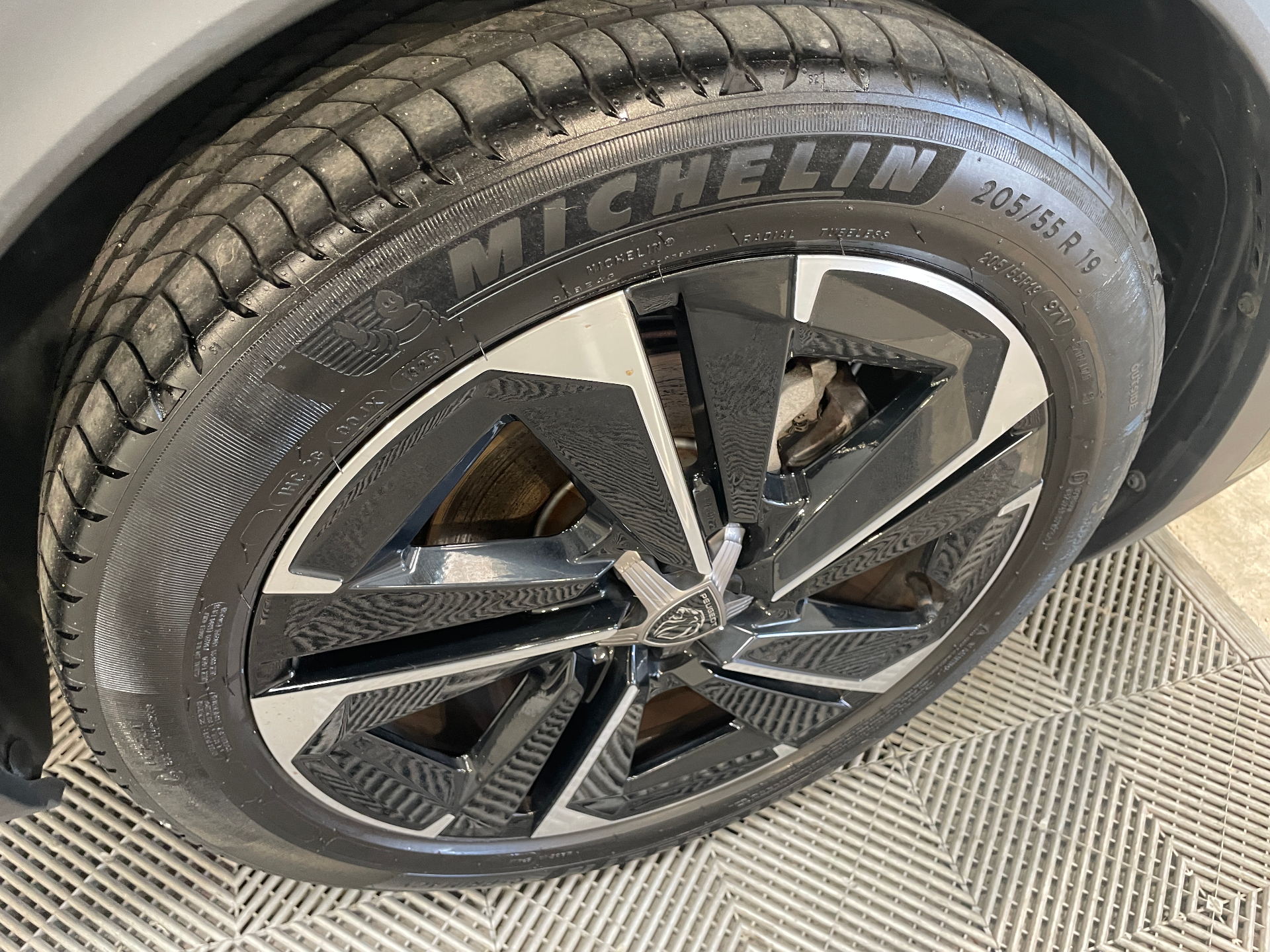 Photo 45 du véhicule PEUGEOT 408