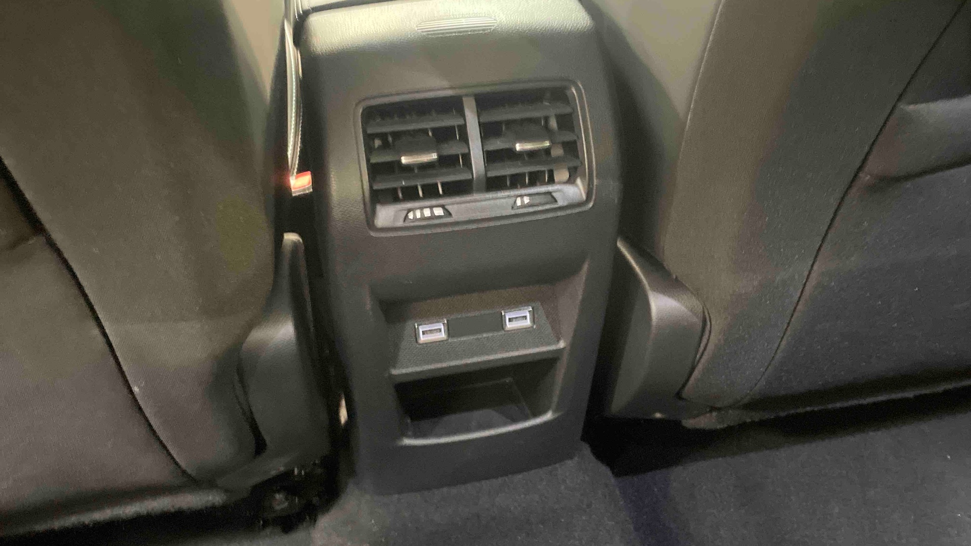 Photo 35 du véhicule PEUGEOT 408