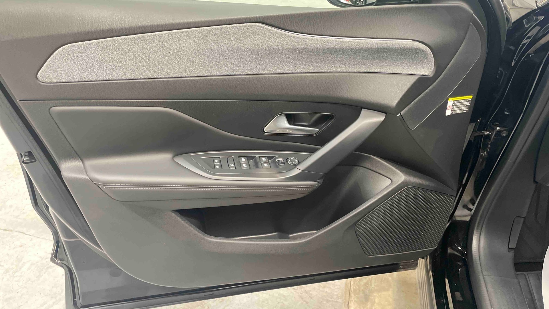 Photo 32 du véhicule PEUGEOT 408