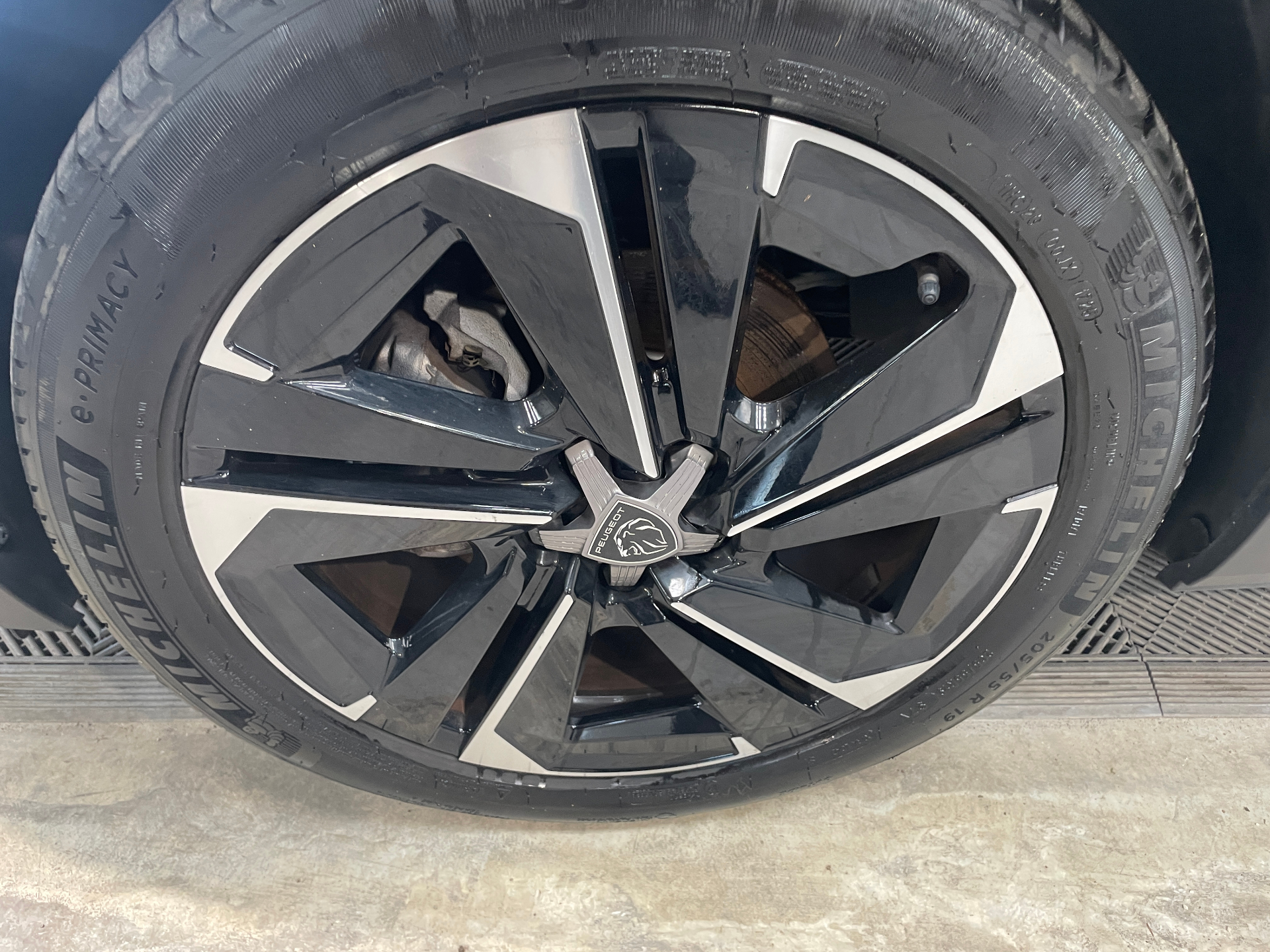 Photo 38 du véhicule PEUGEOT 408