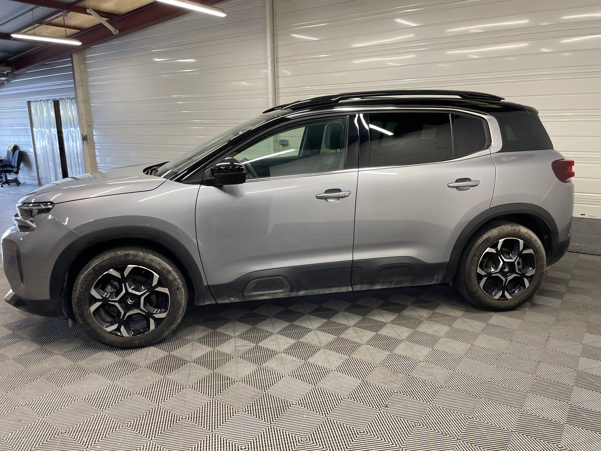 Photo 4 du véhicule CITROEN C5 AIRCROSS