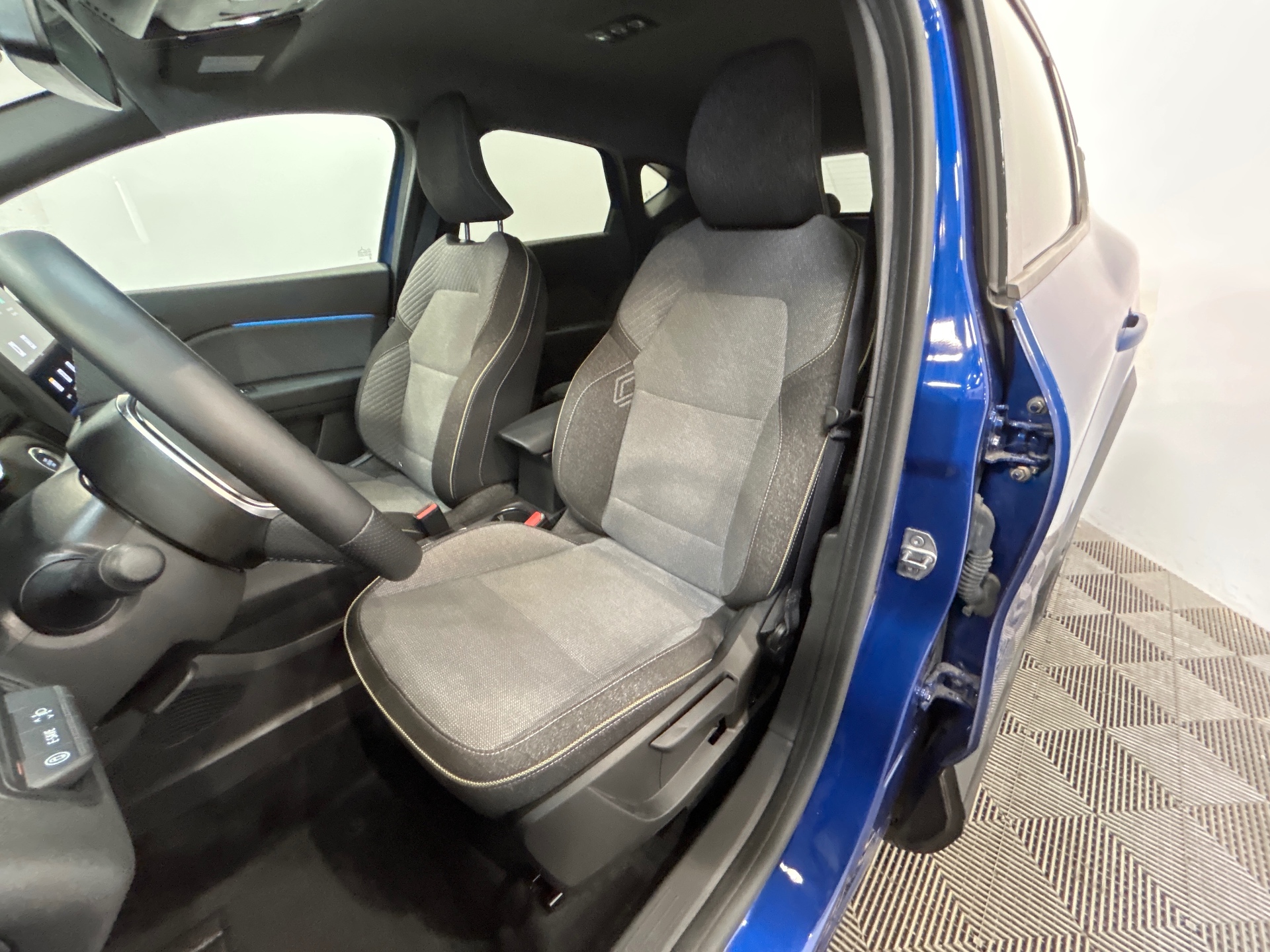 Photo 9 du véhicule RENAULT CAPTUR