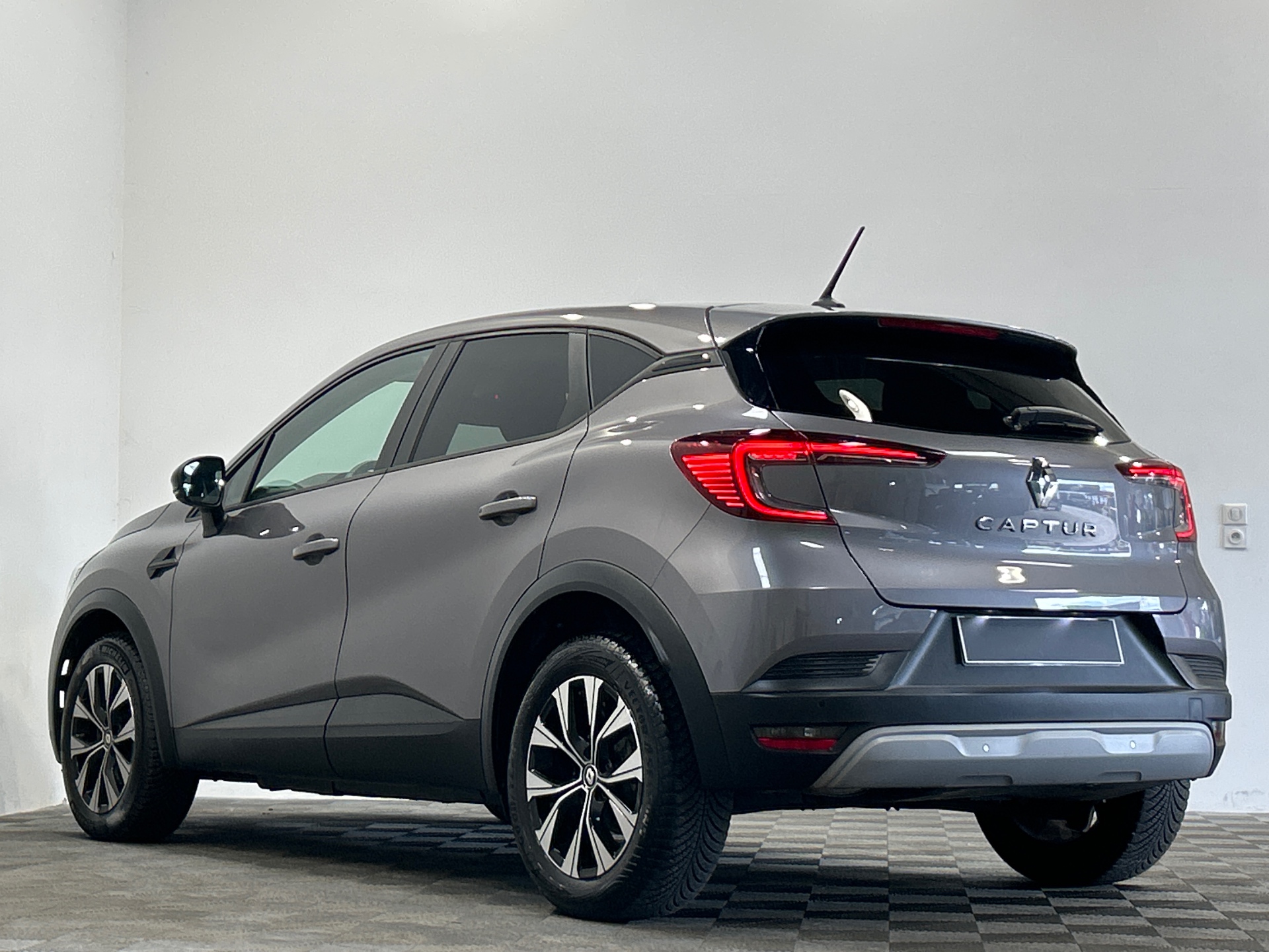 Photo 4 du véhicule RENAULT CAPTUR