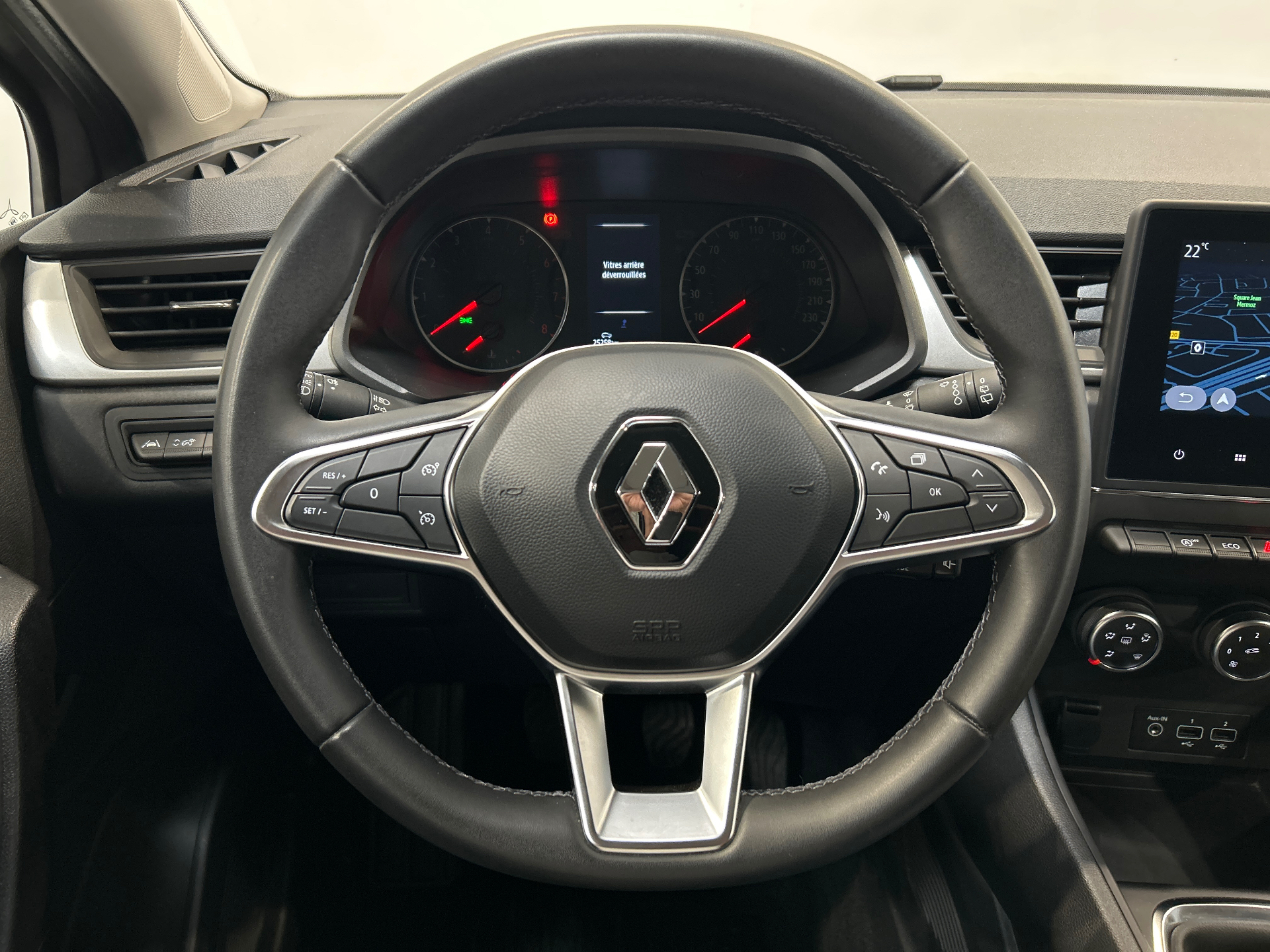 Photo 11 du véhicule RENAULT CAPTUR