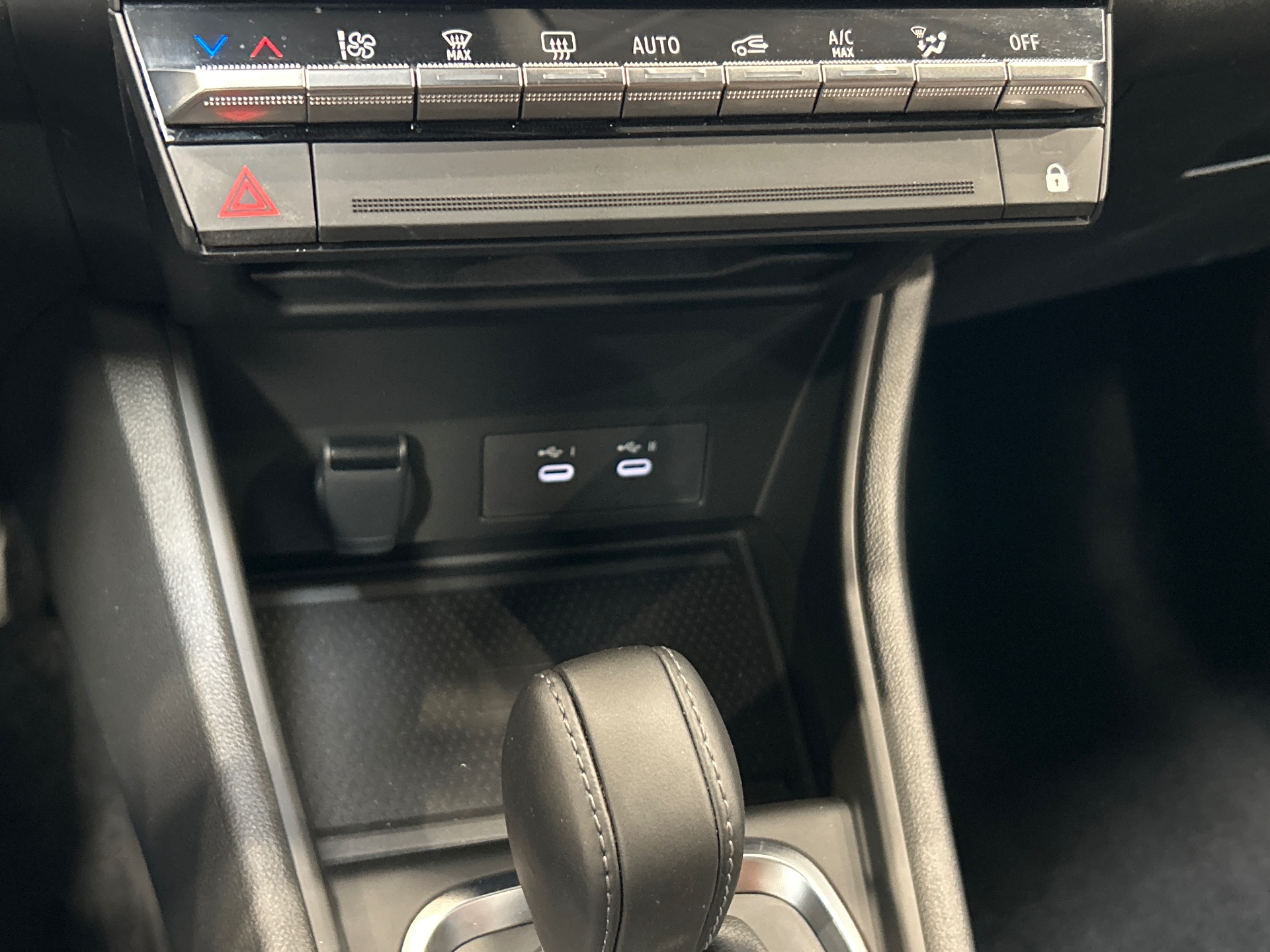 Photo 17 du véhicule RENAULT CAPTUR