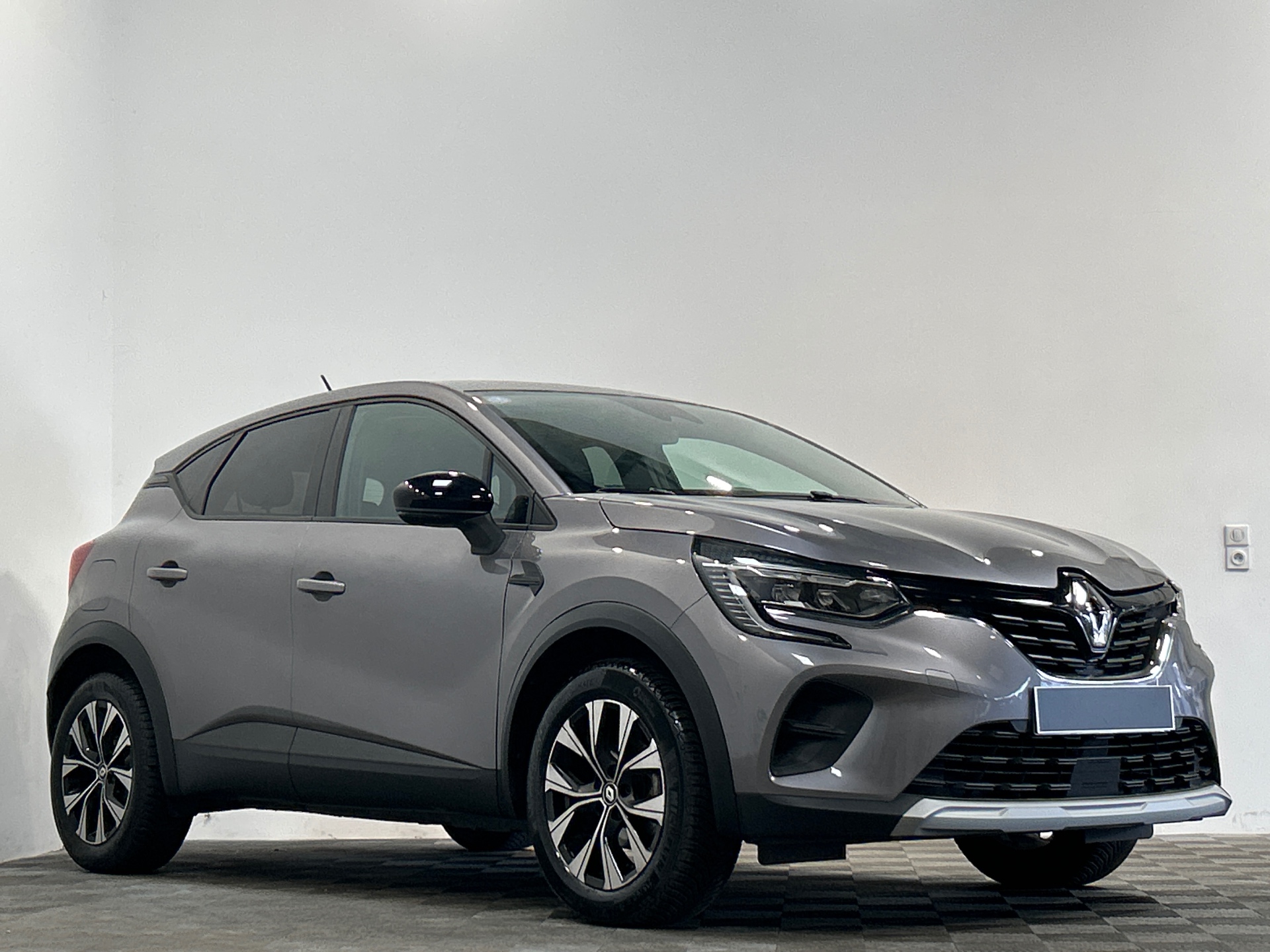 Photo 2 du véhicule RENAULT CAPTUR