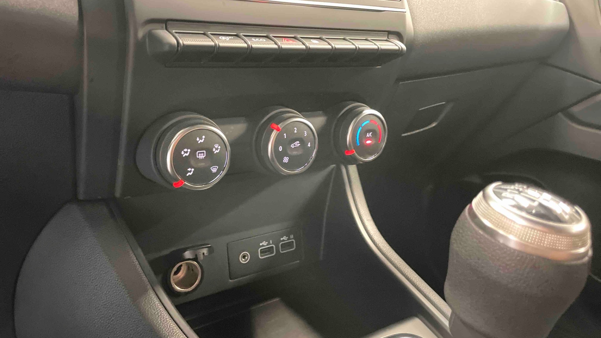 Photo 17 du véhicule RENAULT CAPTUR