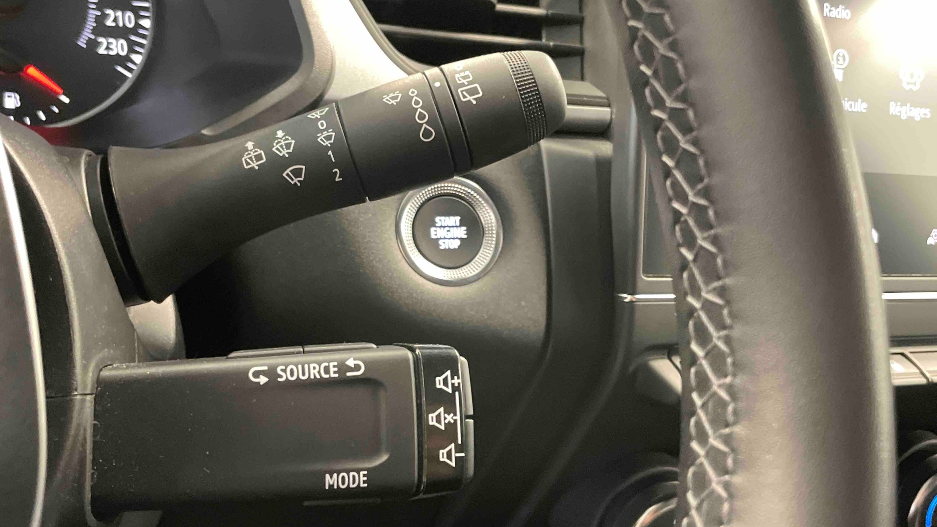 Photo 22 du véhicule RENAULT CAPTUR