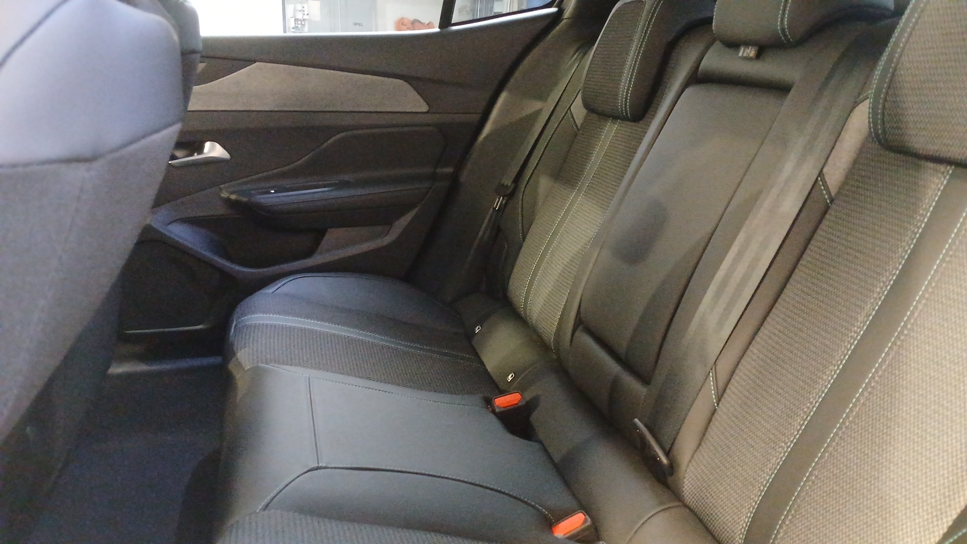 Photo 25 du véhicule PEUGEOT 408
