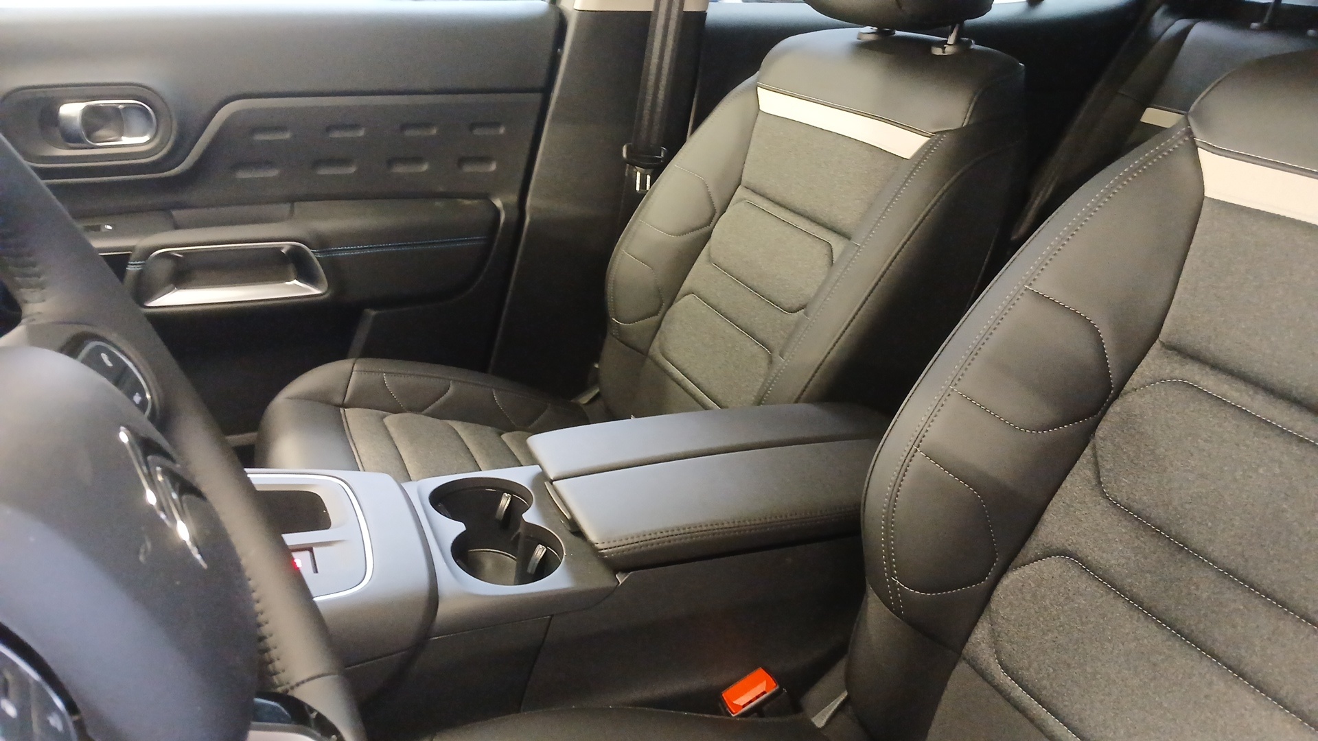 Photo 25 du véhicule CITROEN C5 AIRCROSS