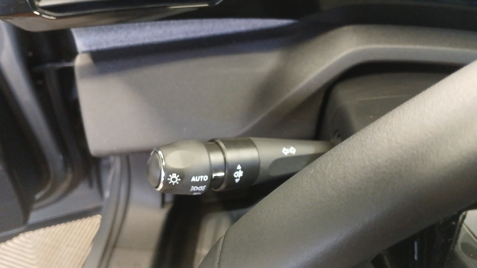 Photo 15 du véhicule PEUGEOT 408